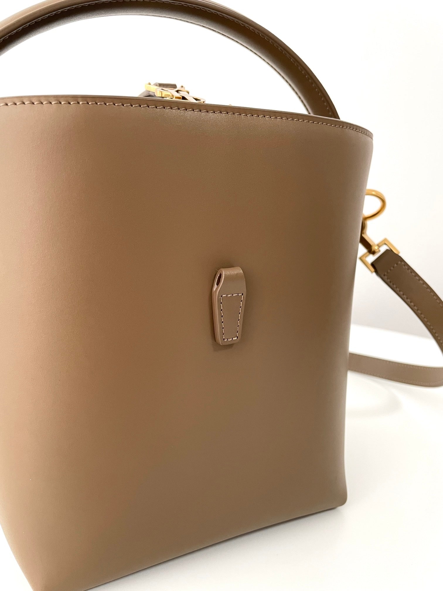 생로랑 LE 37 버킷백 스몰