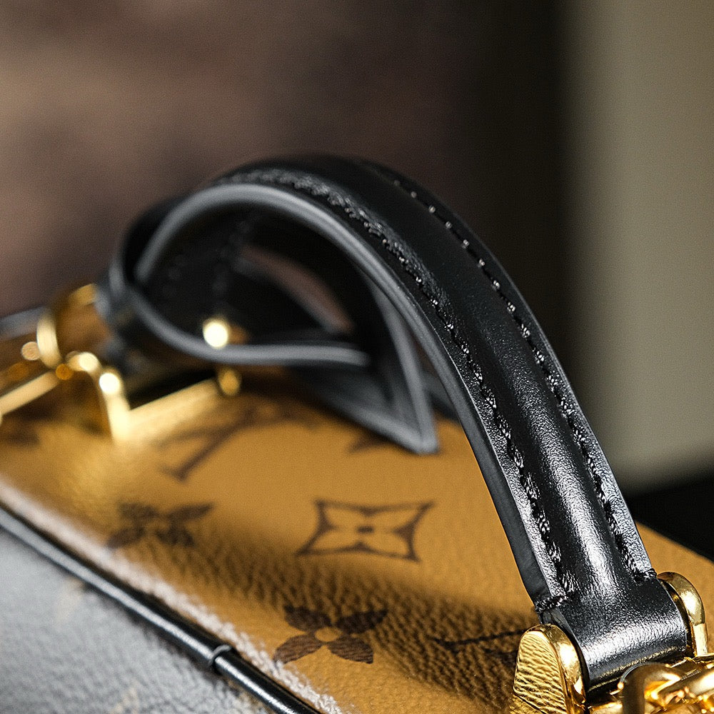 루이비통 베니티 체인 파우치