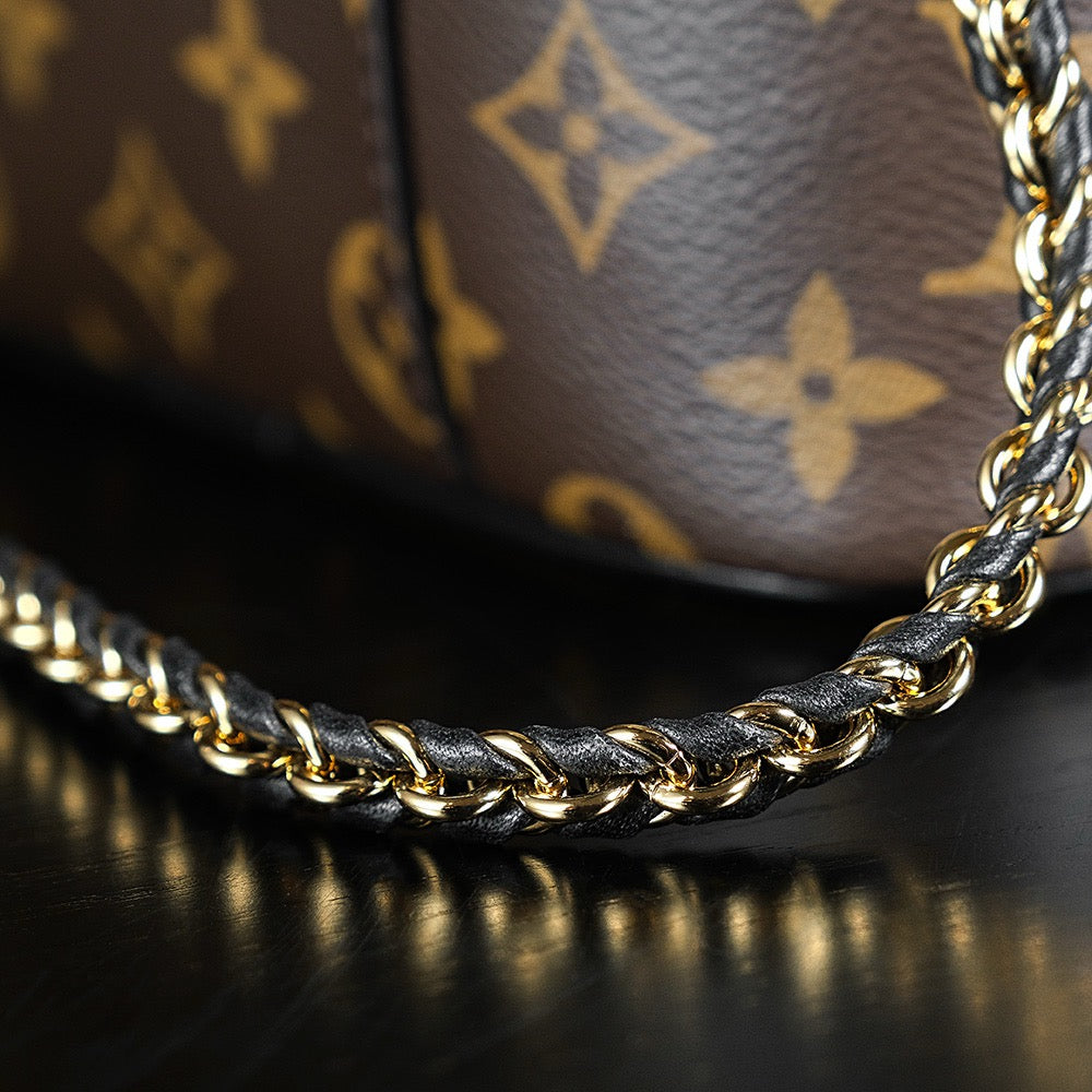 루이비통 베니티 체인 파우치