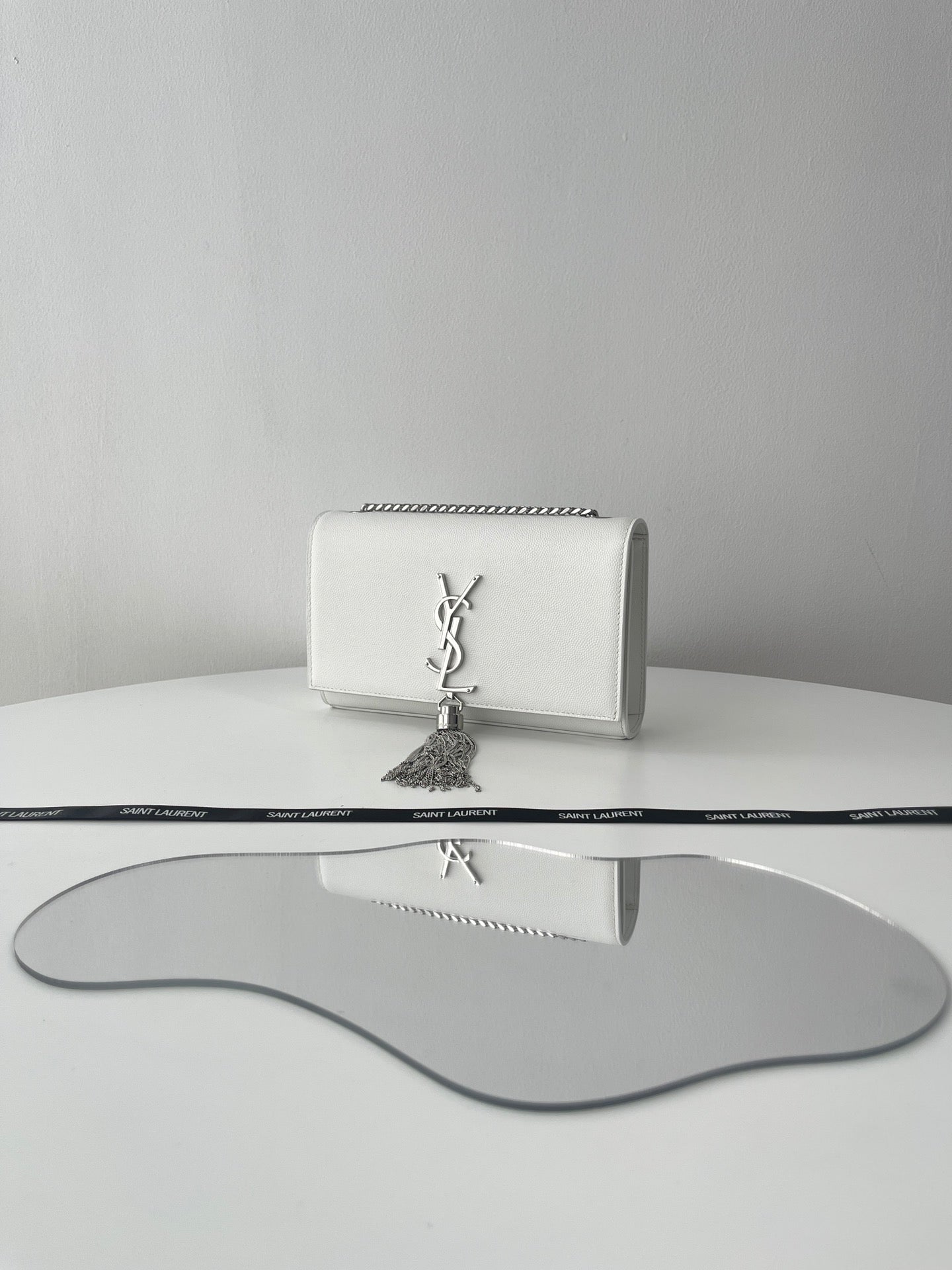 생로랑 케이트 테슬 체인백 스몰 (화이트)