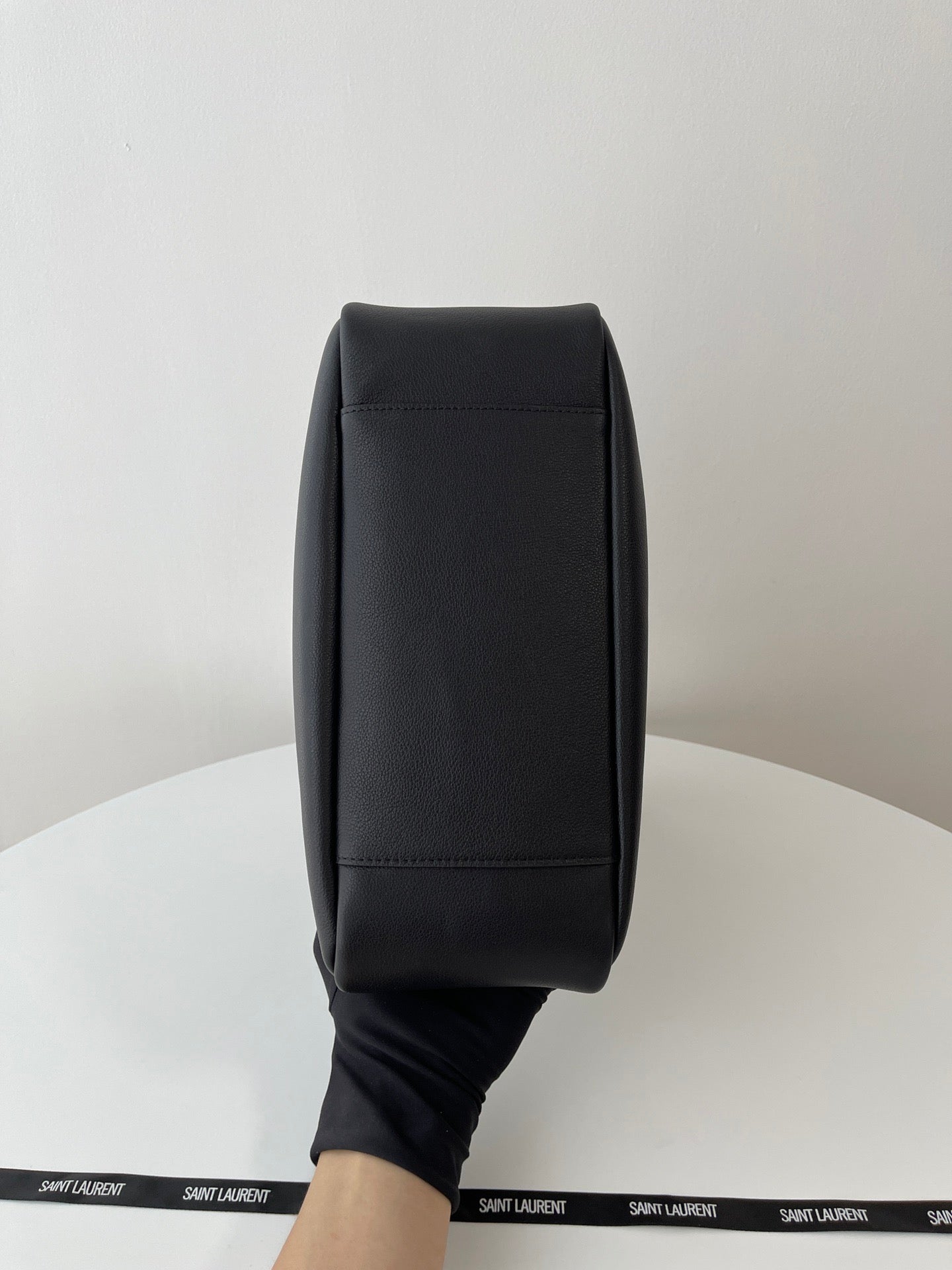 생로랑 LE 5À7 서플 라지 그레인 레더