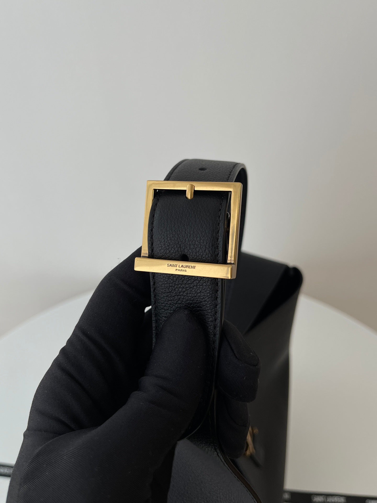 생로랑 LE 5À7 서플 라지 그레인 레더