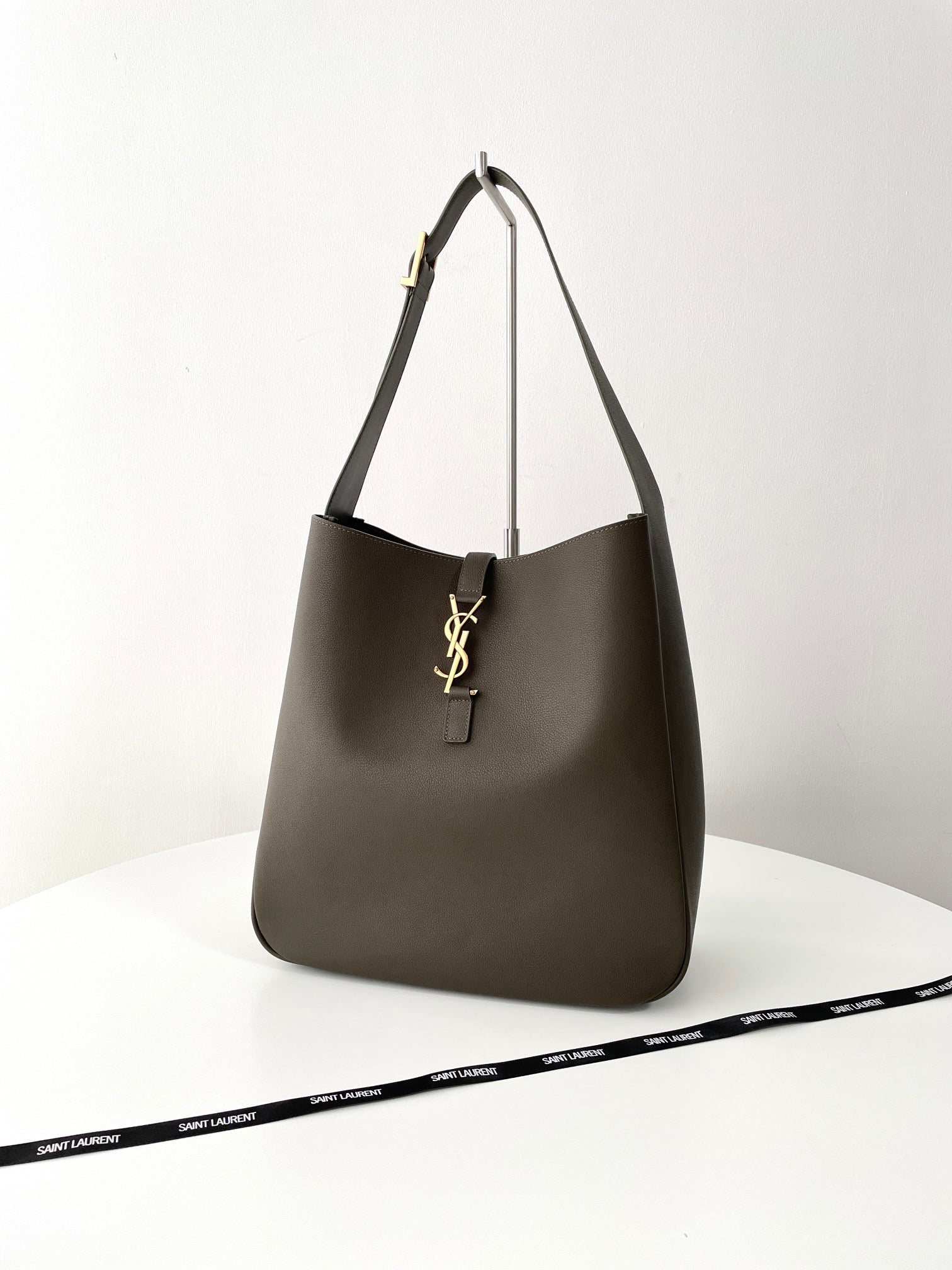 생로랑 LE 5À7 서플 라지 그레인 레더