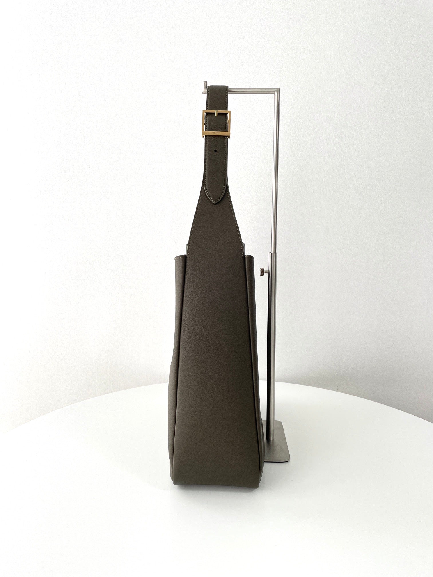 생로랑 LE 5À7 서플 라지 그레인 레더