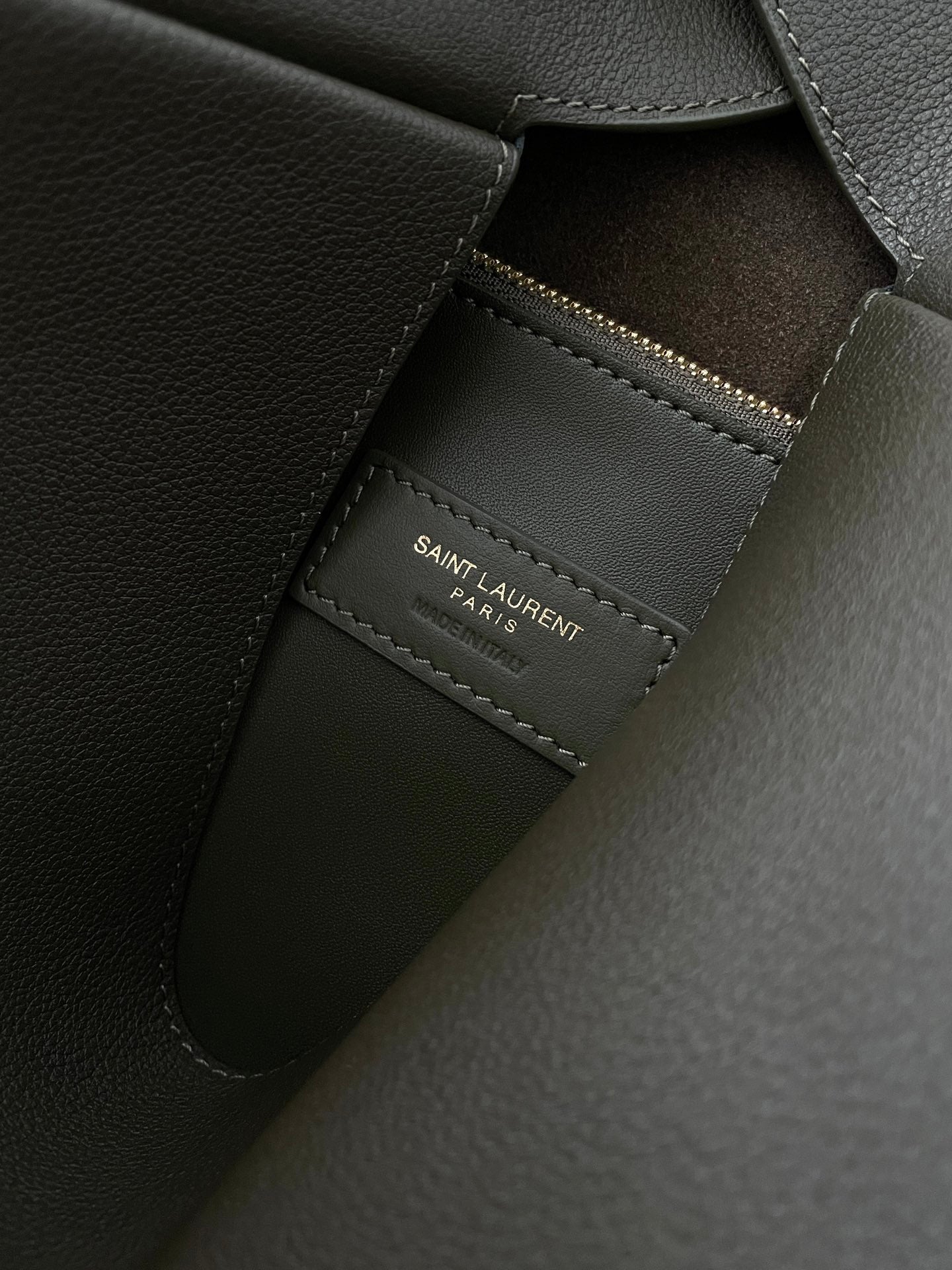 생로랑 LE 5À7 서플 라지 그레인 레더