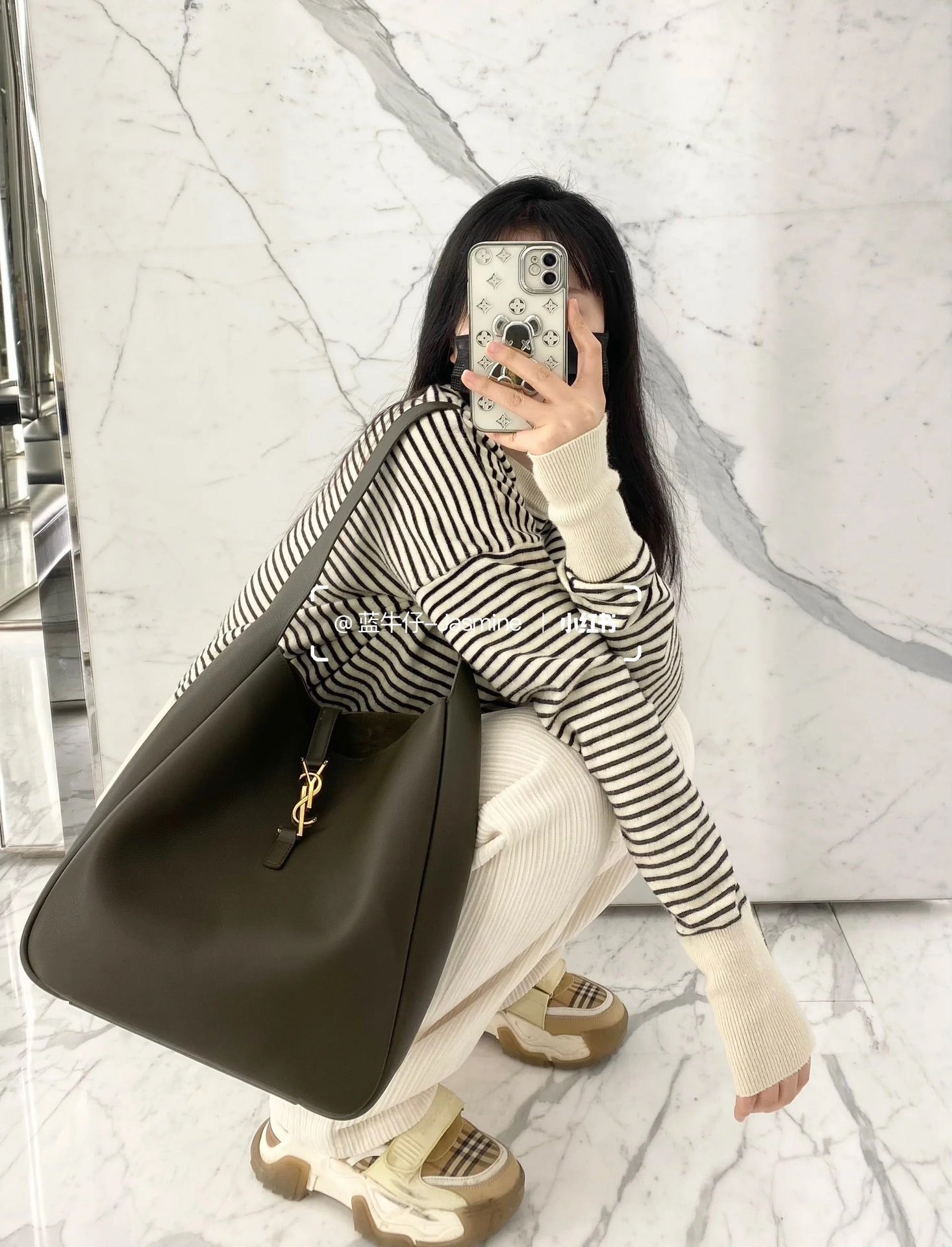 생로랑 LE 5À7 서플 라지 그레인 레더