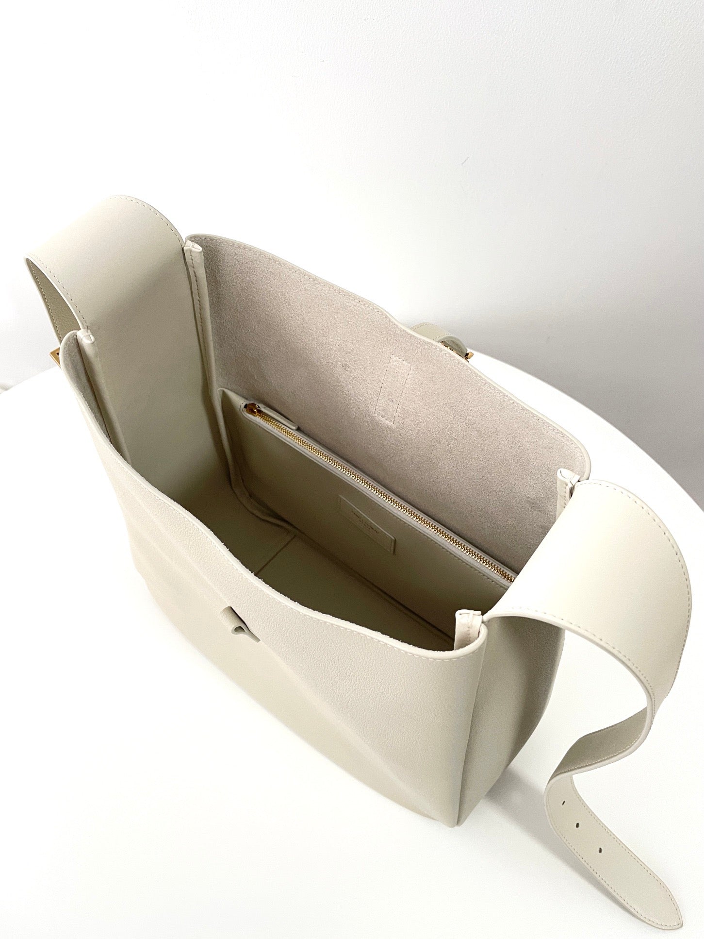 생로랑 LE 5À7 서플 라지 그레인 레더