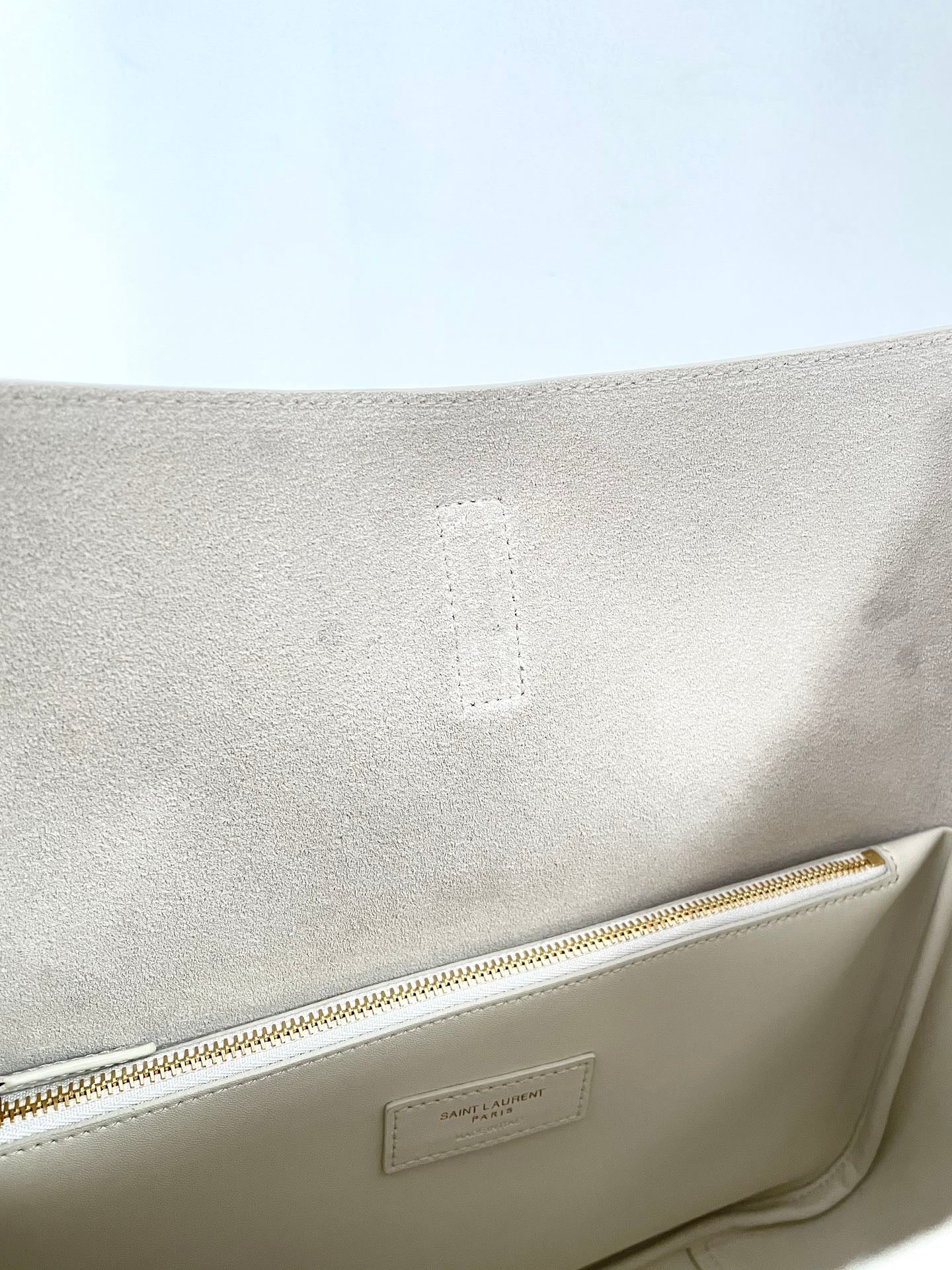 생로랑 LE 5À7 서플 라지 그레인 레더