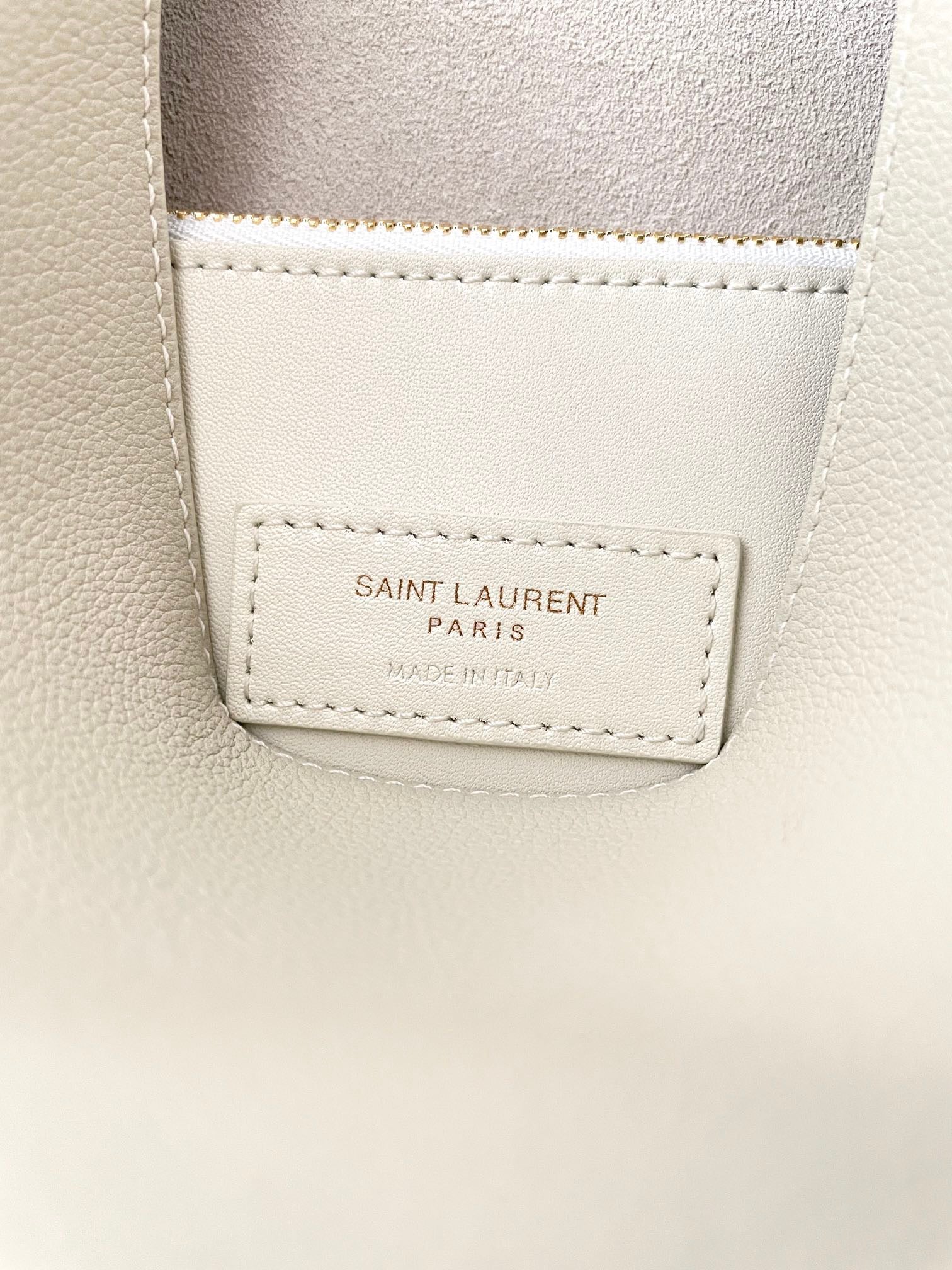 생로랑 LE 5À7 서플 라지 그레인 레더