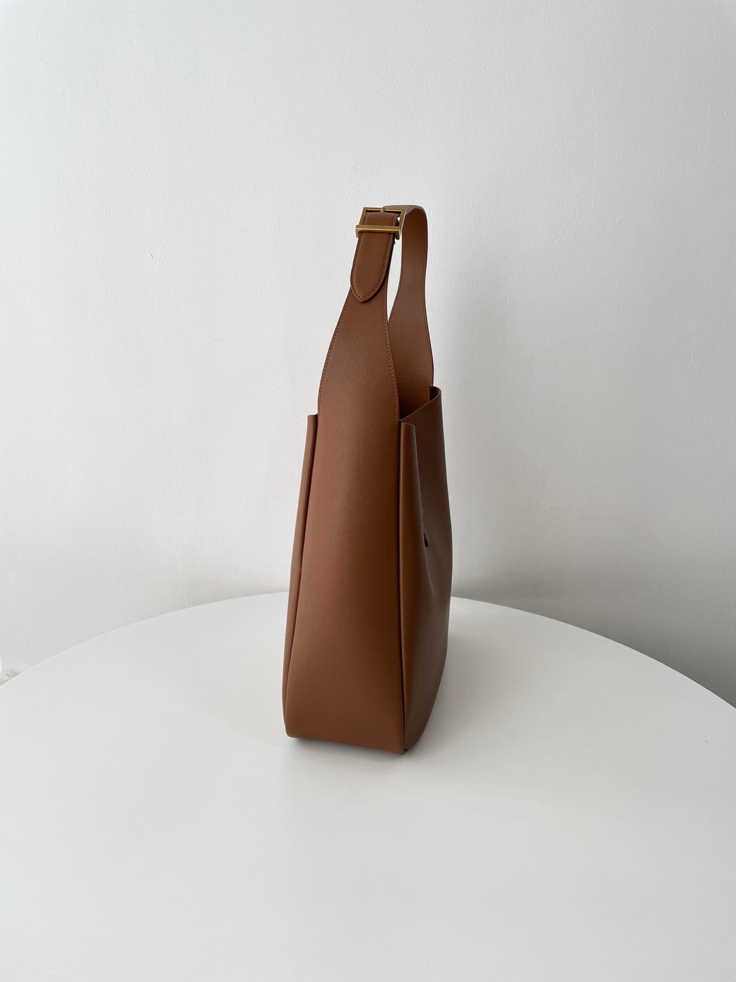 생로랑 LE 5À7 서플 라지 그레인 레더