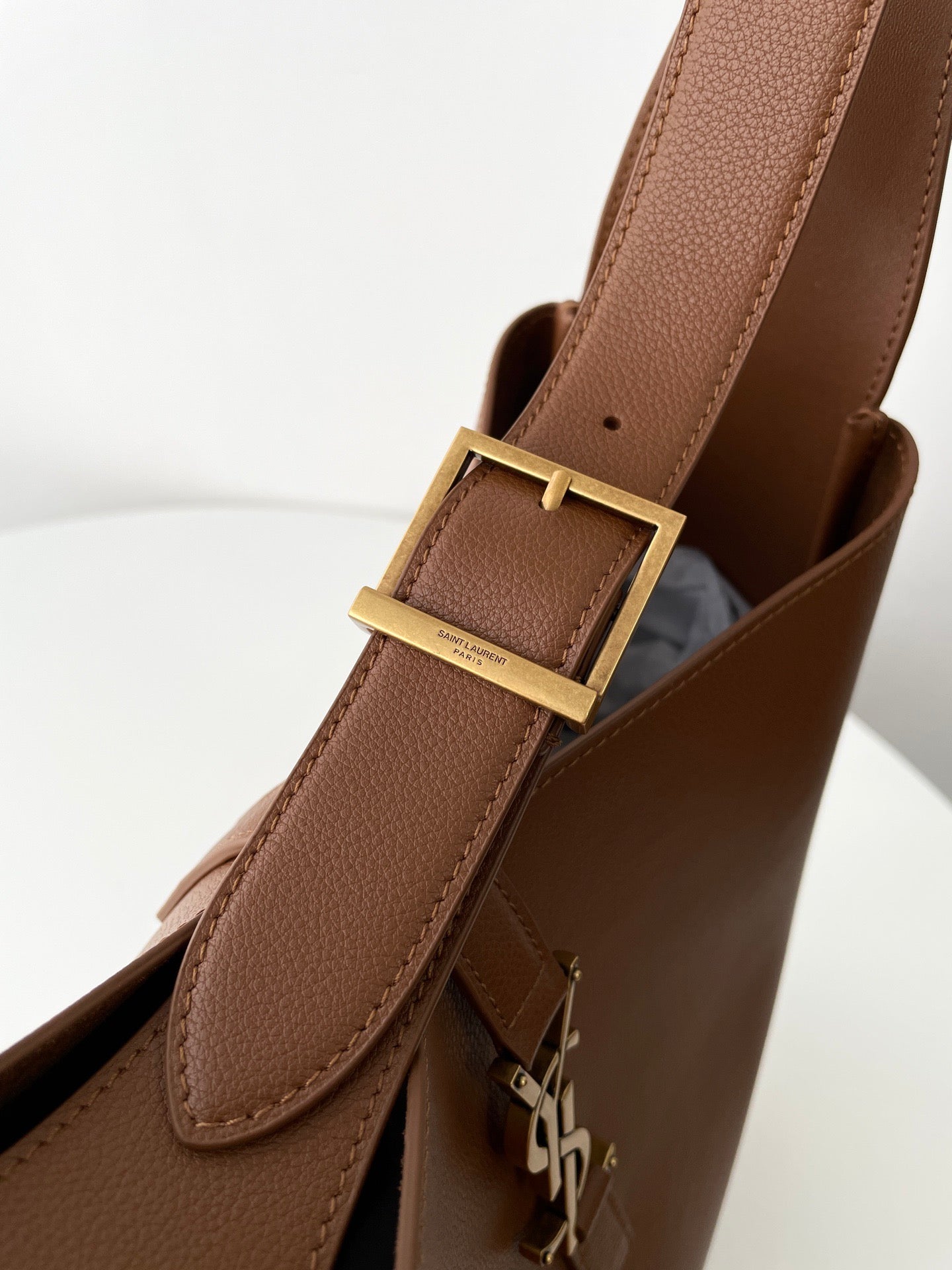 생로랑 LE 5À7 서플 라지 그레인 레더