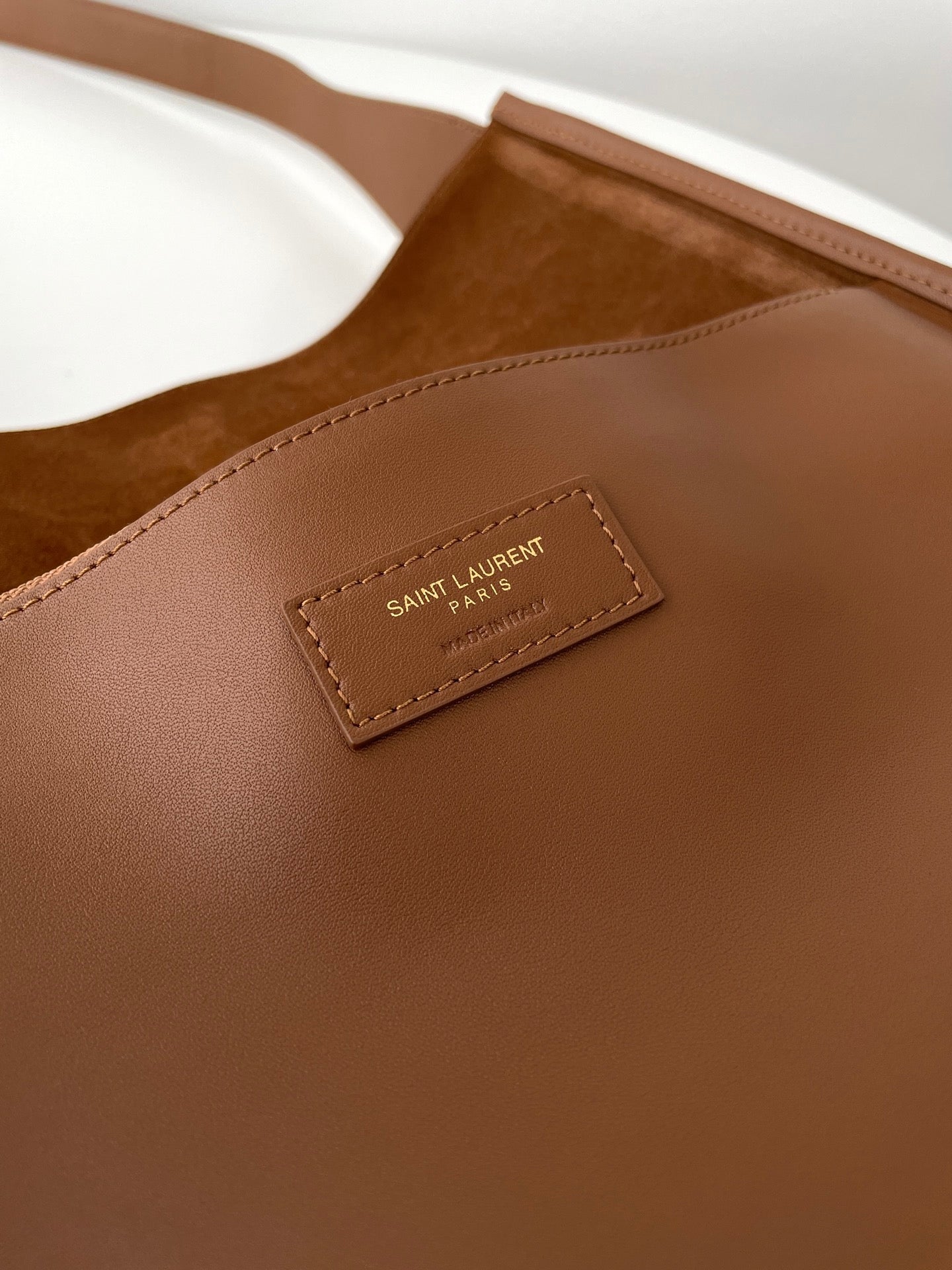 생로랑 LE 5À7 서플 라지 그레인 레더