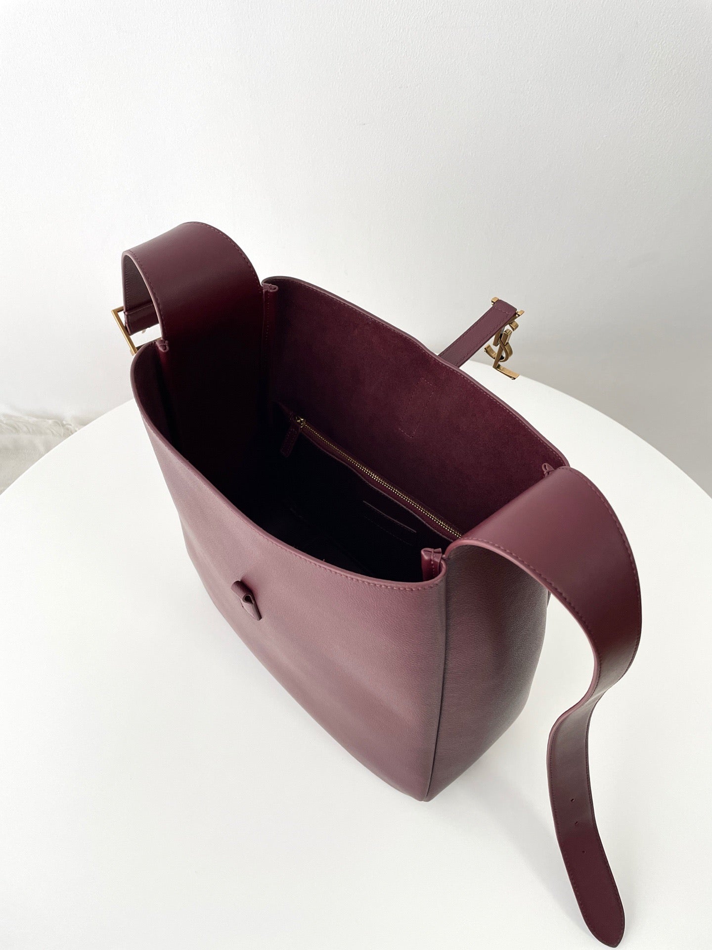 생로랑 LE 5À7 서플 라지 그레인 레더