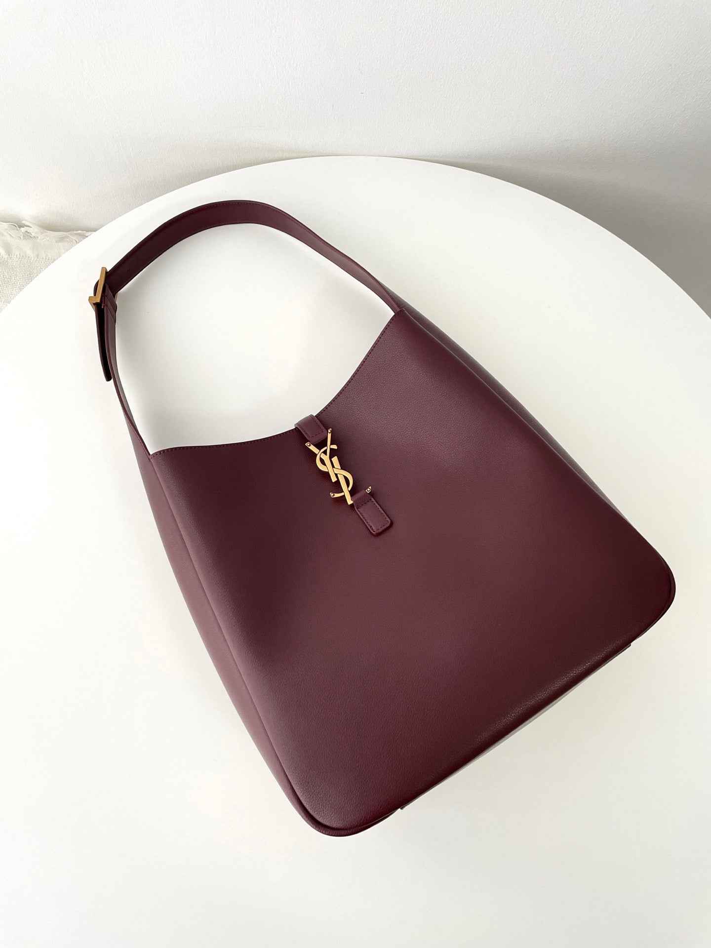 생로랑 LE 5À7 서플 라지 그레인 레더