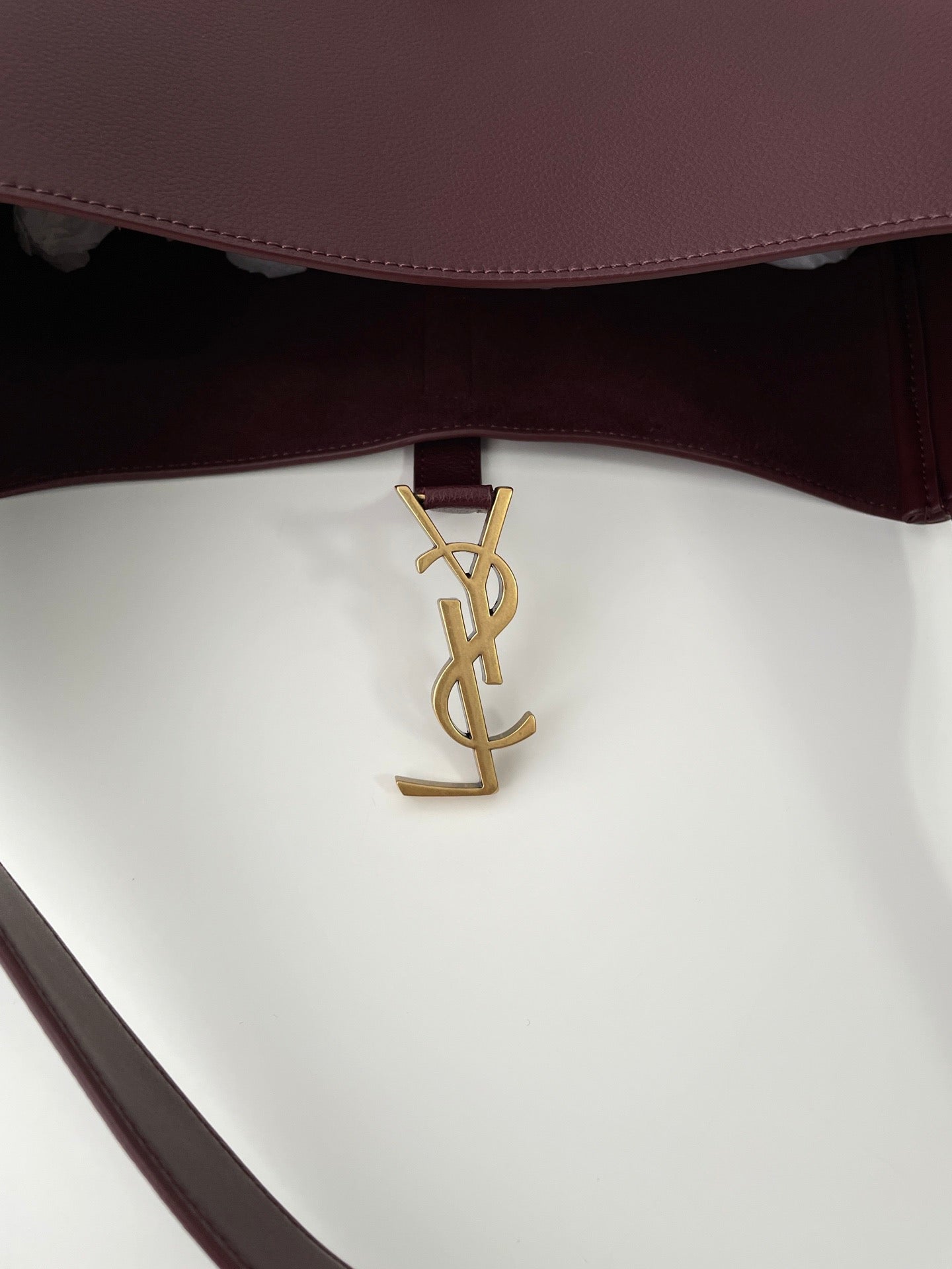 생로랑 LE 5À7 서플 라지 그레인 레더