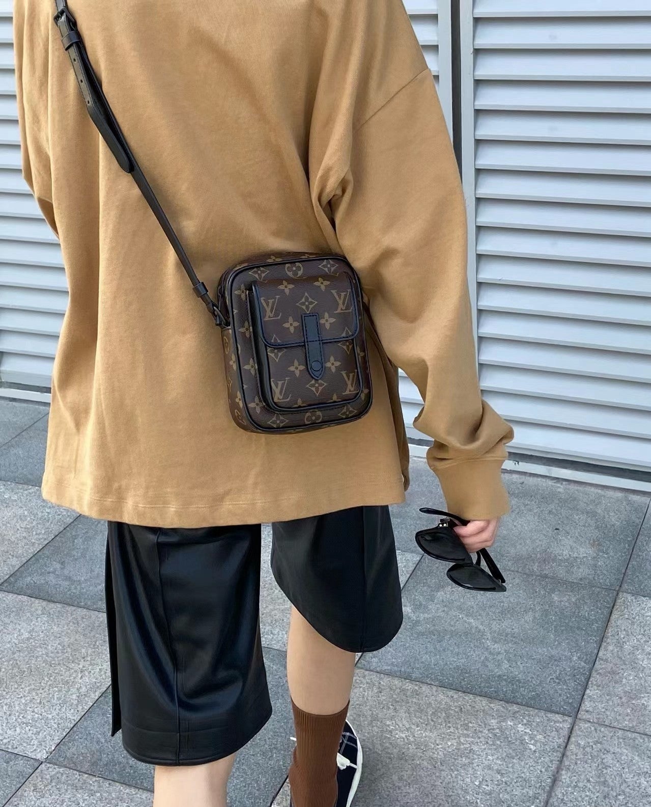 루이비통 크리스토퍼 웨어러블 크로스백
