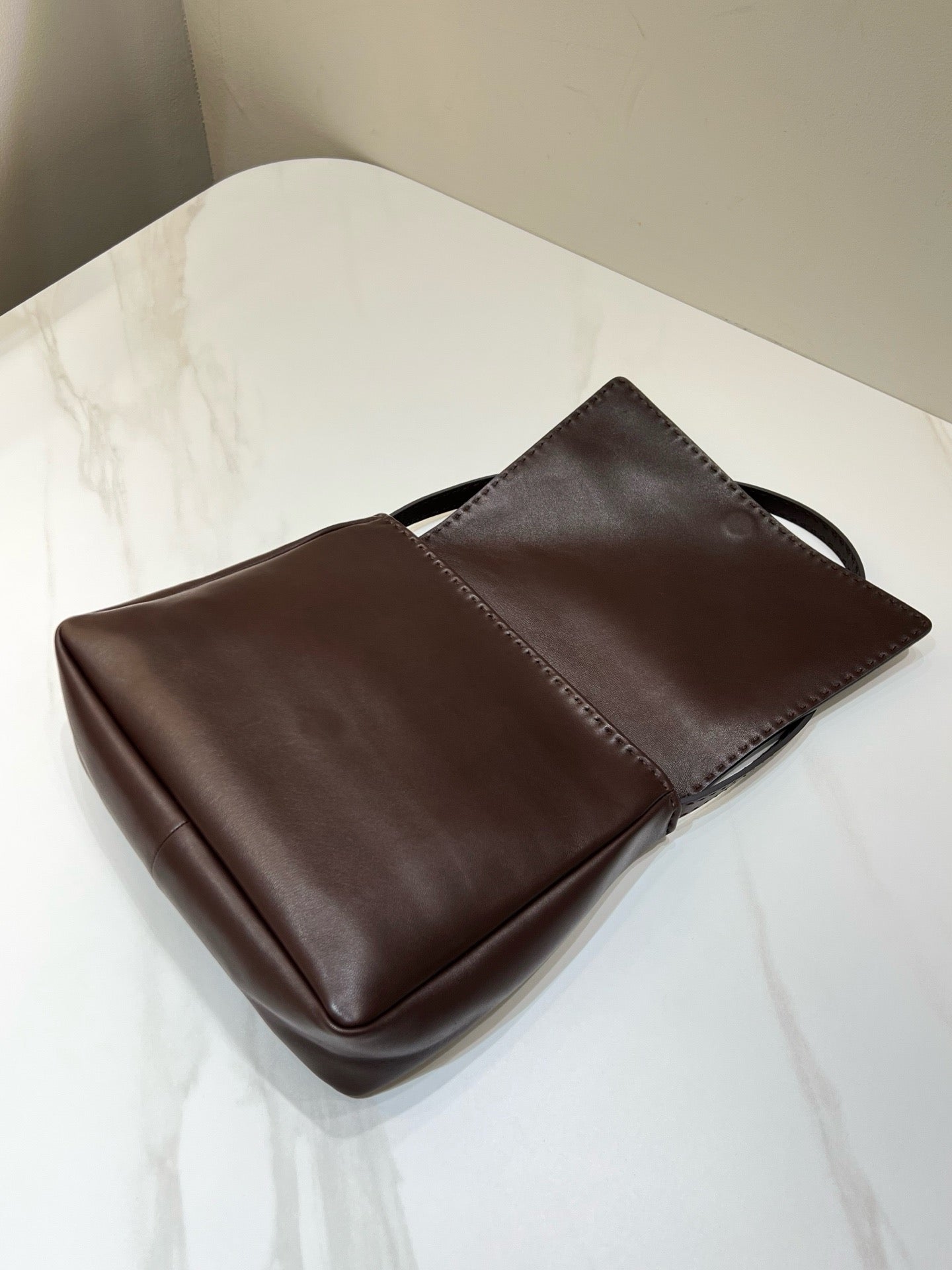 더로우 뉘앙스 레더 숄더백