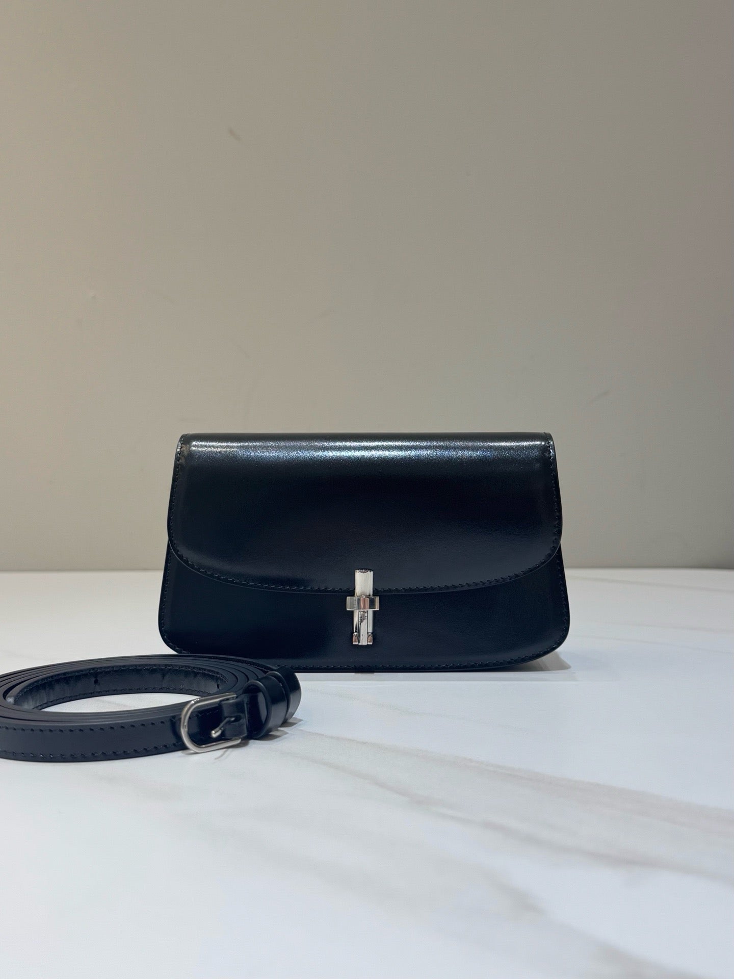 더로우 소피아 크로스바디백