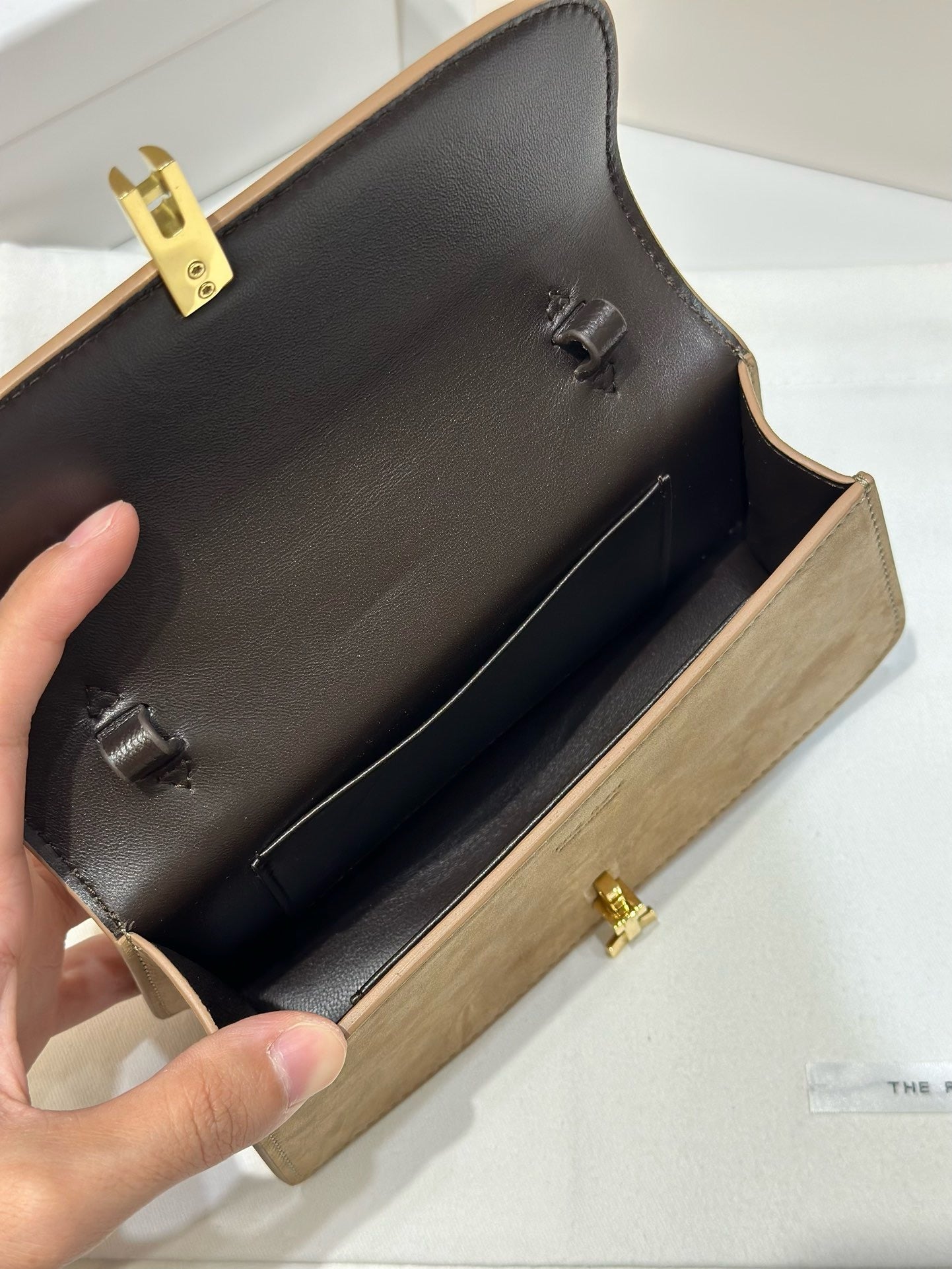 더로우 소피아 스웨이드 크로스바디백