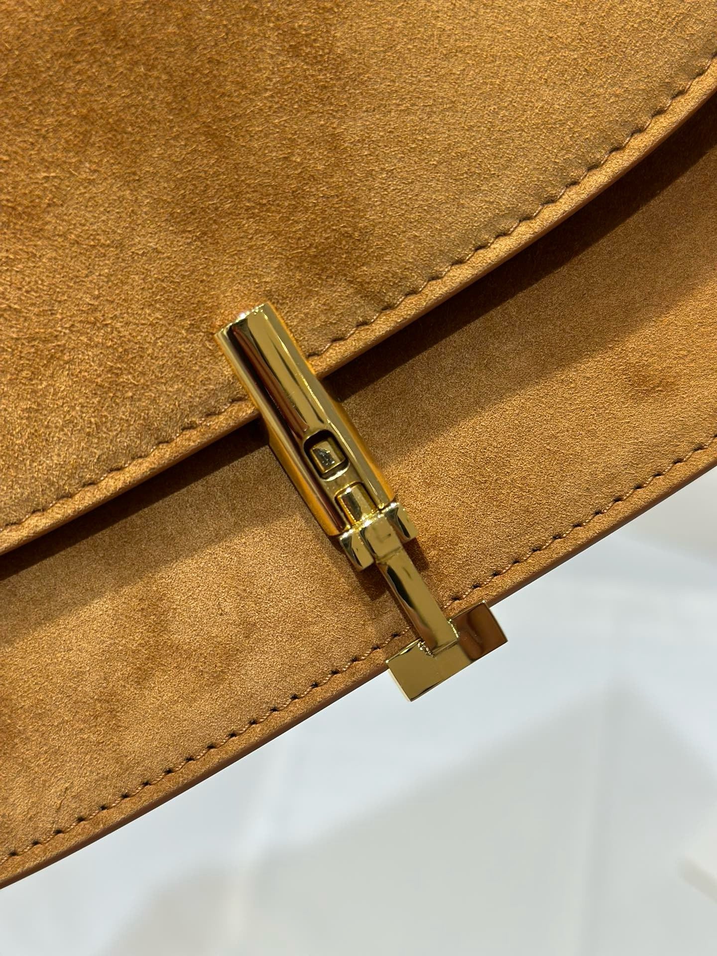 더로우 소피아 스웨이드 크로스바디백