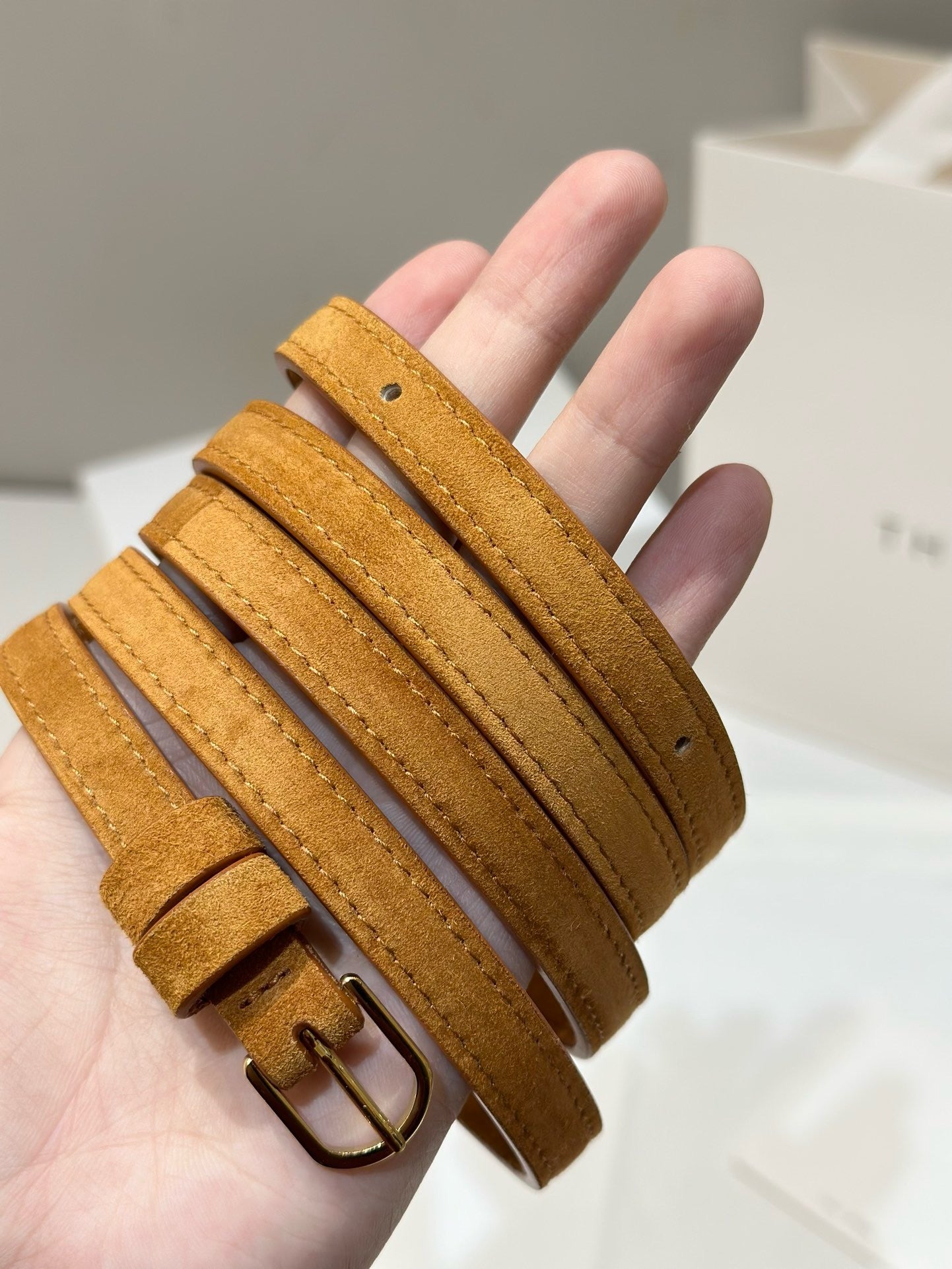 더로우 소피아 스웨이드 크로스바디백