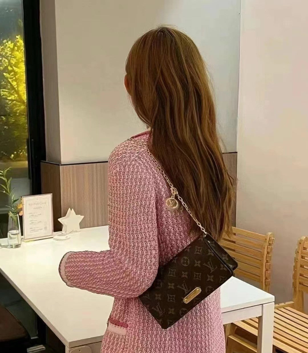 루이비통 월릿 온 체인 릴리