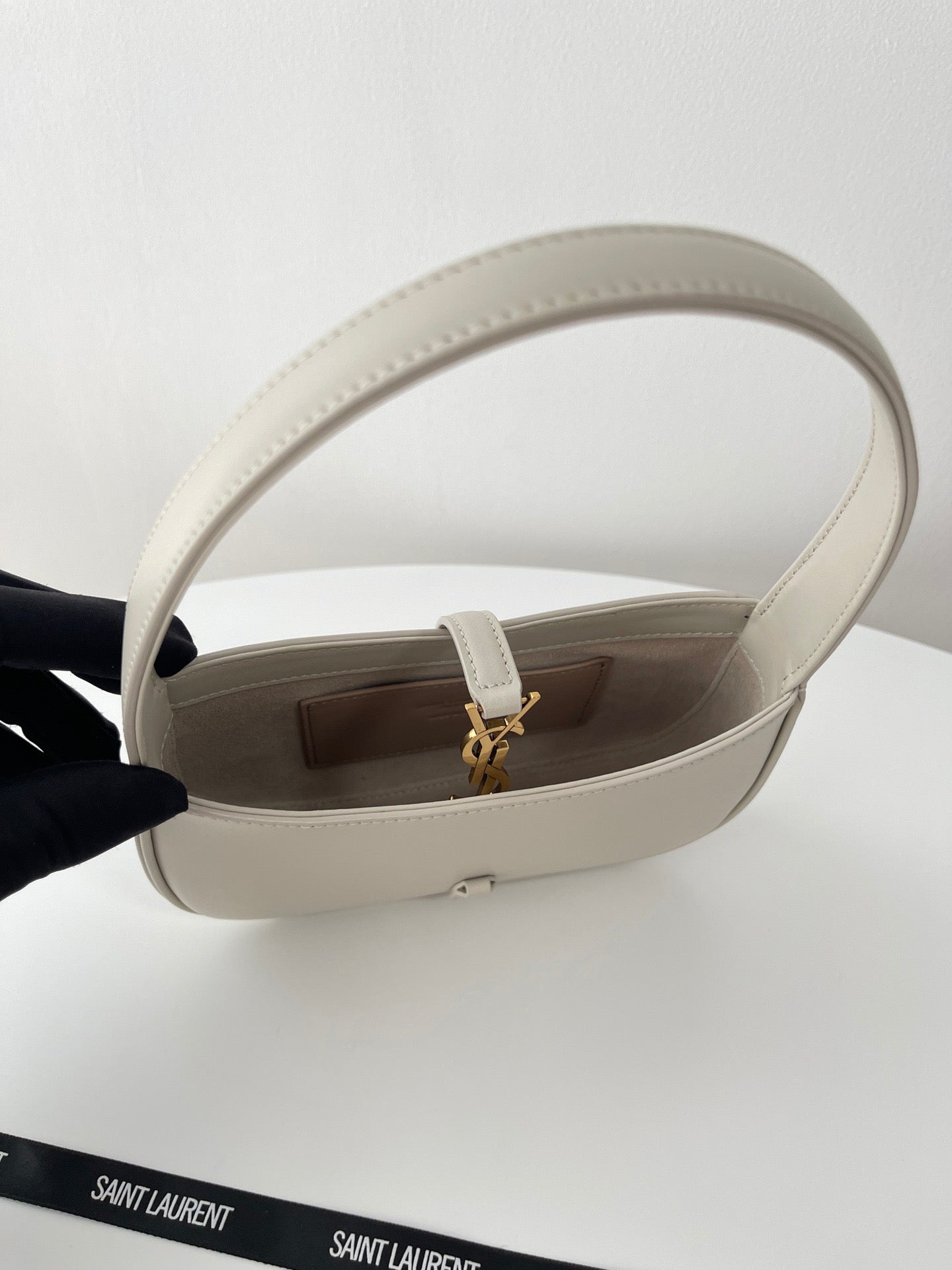 생로랑 LE 5À7 호보 숄더백 스무스 레더 미니