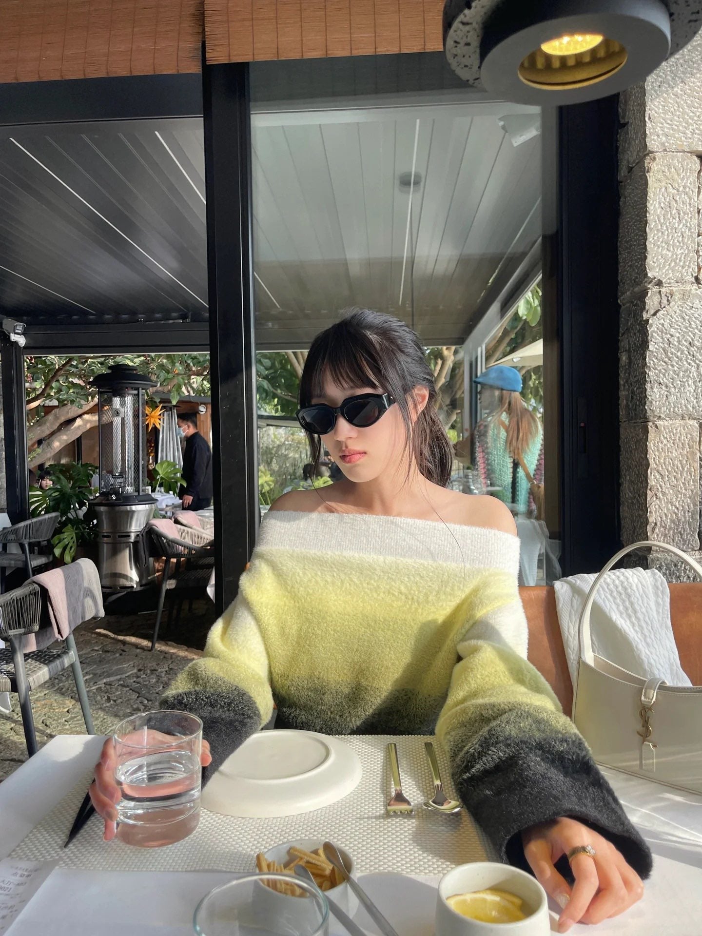 생로랑 LE 5À7 호보 숄더백 스무스 레더 미니