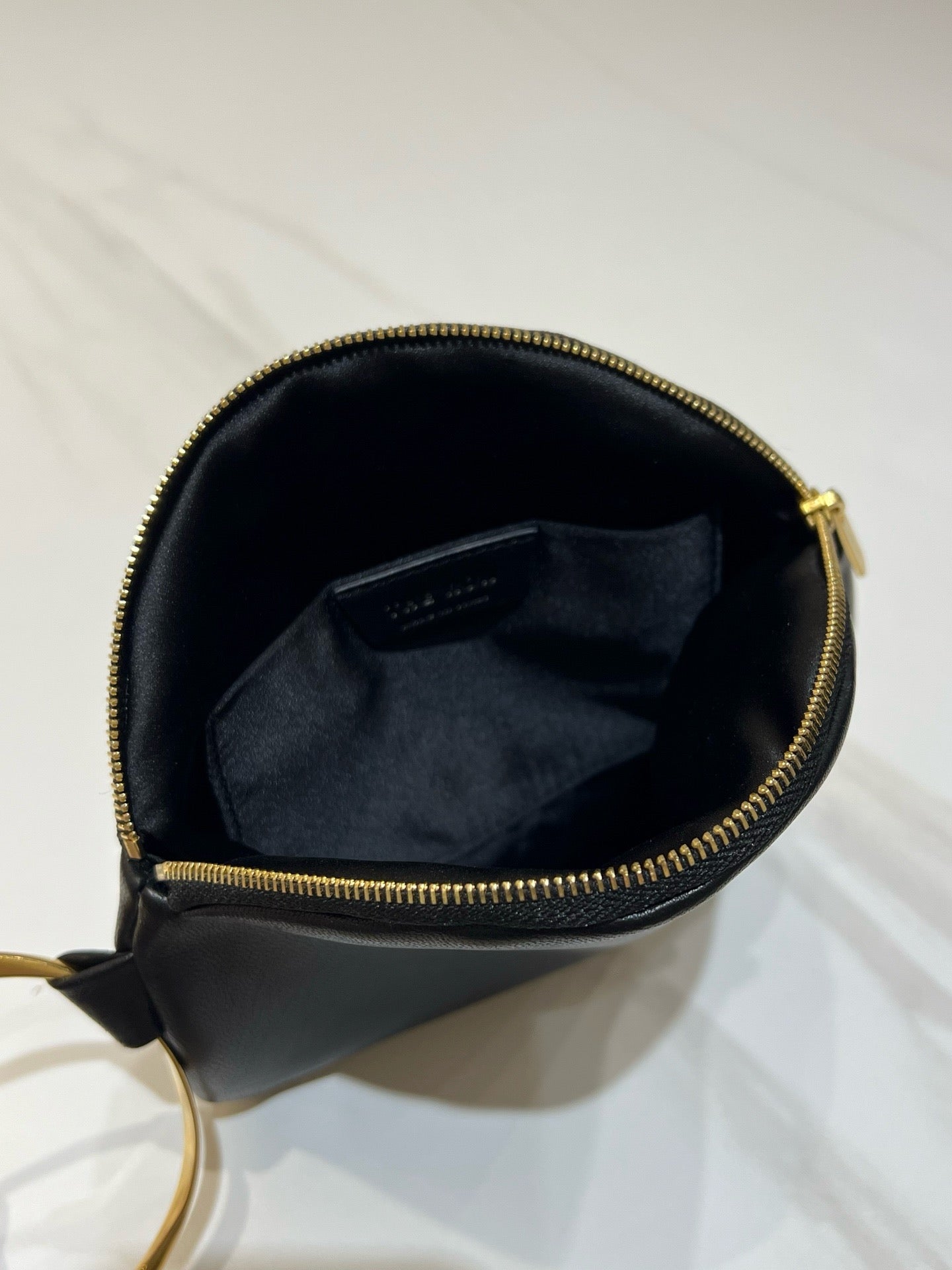 더로우 라은드 브레이슬릿 클러치 백