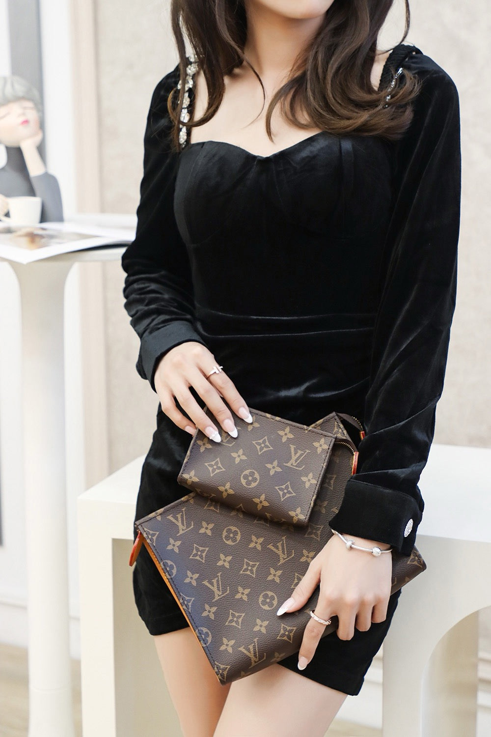 루이비통 토일렛 파우치 온 체인
