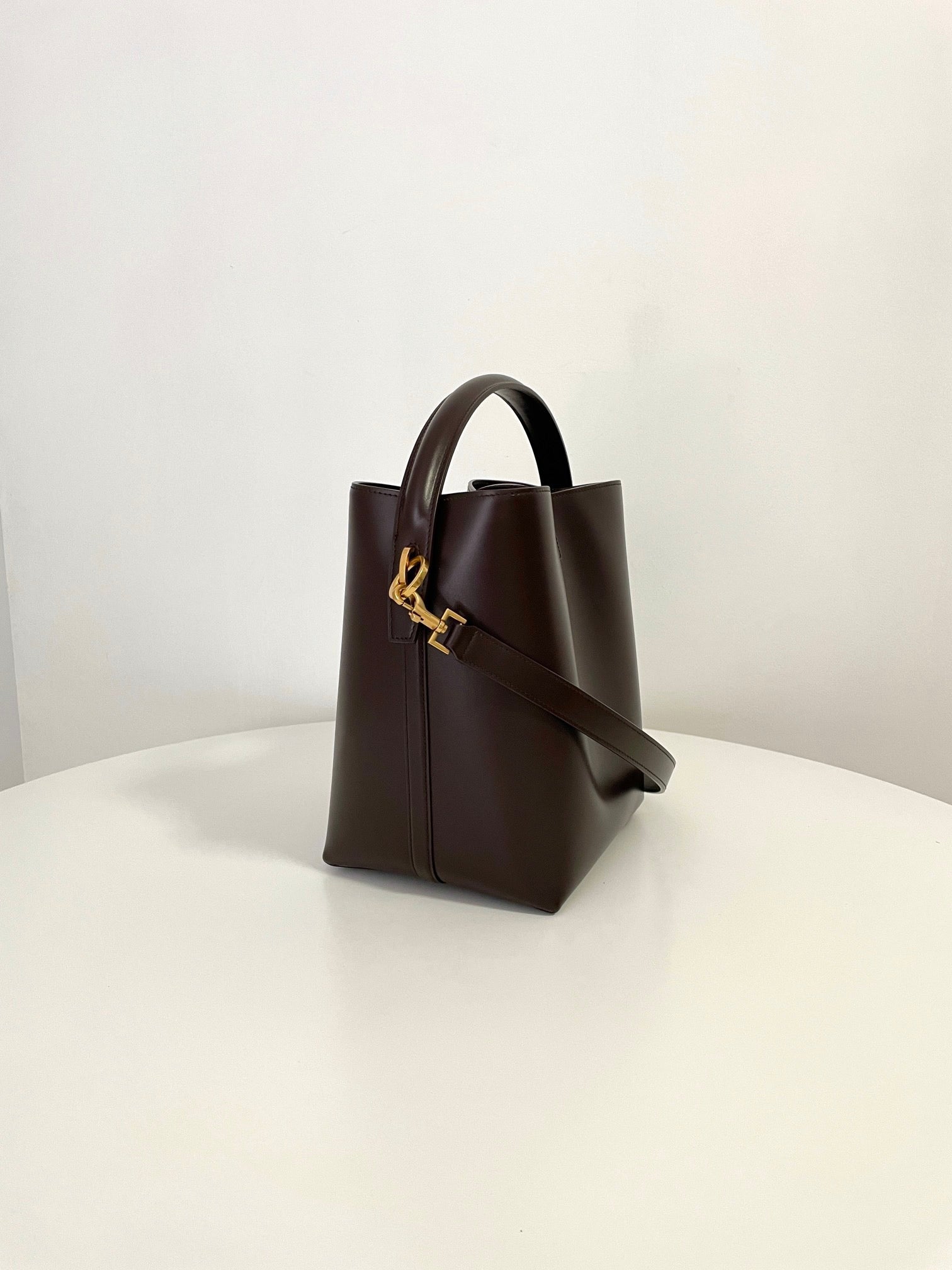 생로랑 LE 37 버킷백 미디움