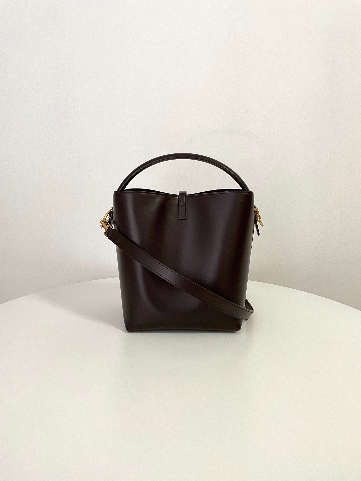 생로랑 LE 37 버킷백 미디움