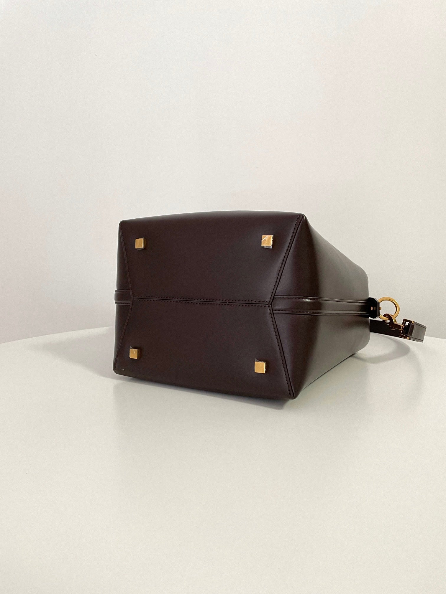 생로랑 LE 37 버킷백 미디움