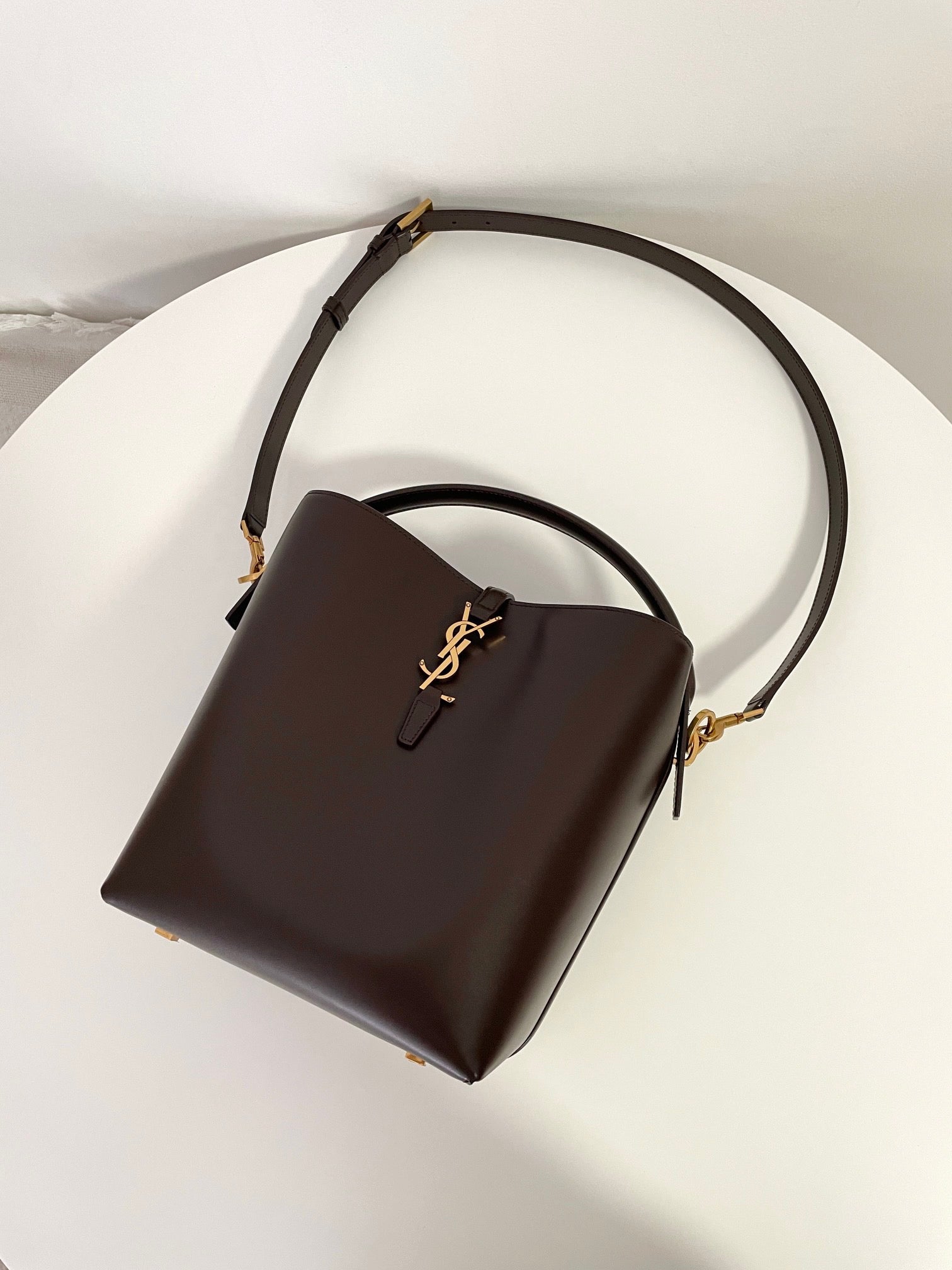 생로랑 LE 37 버킷백 미디움