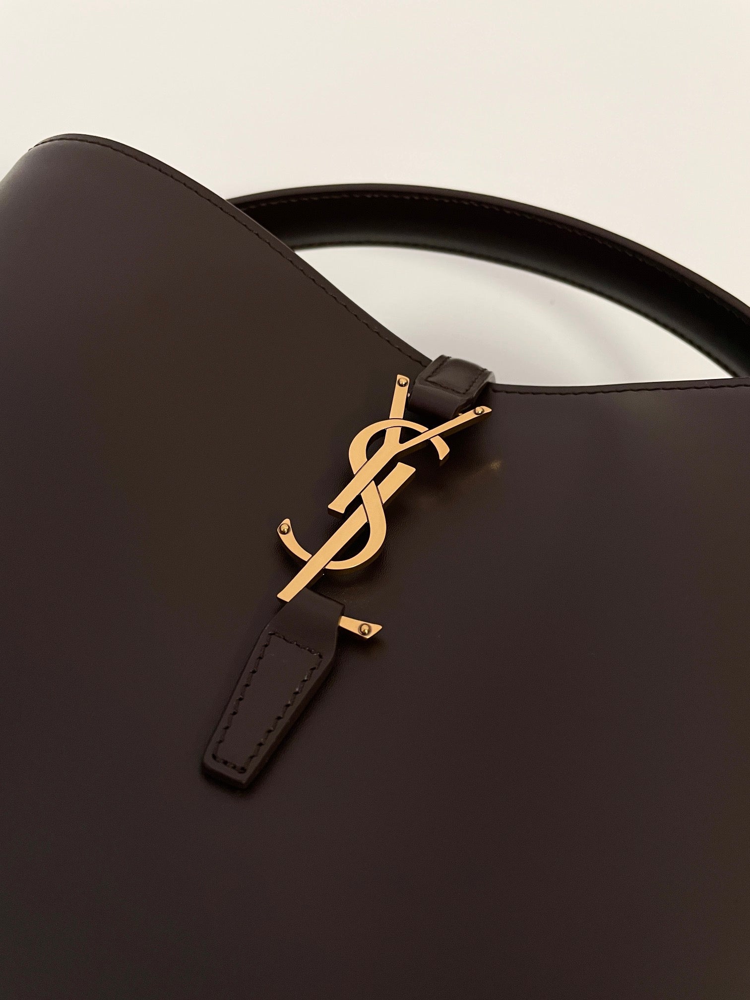 생로랑 LE 37 버킷백 미디움