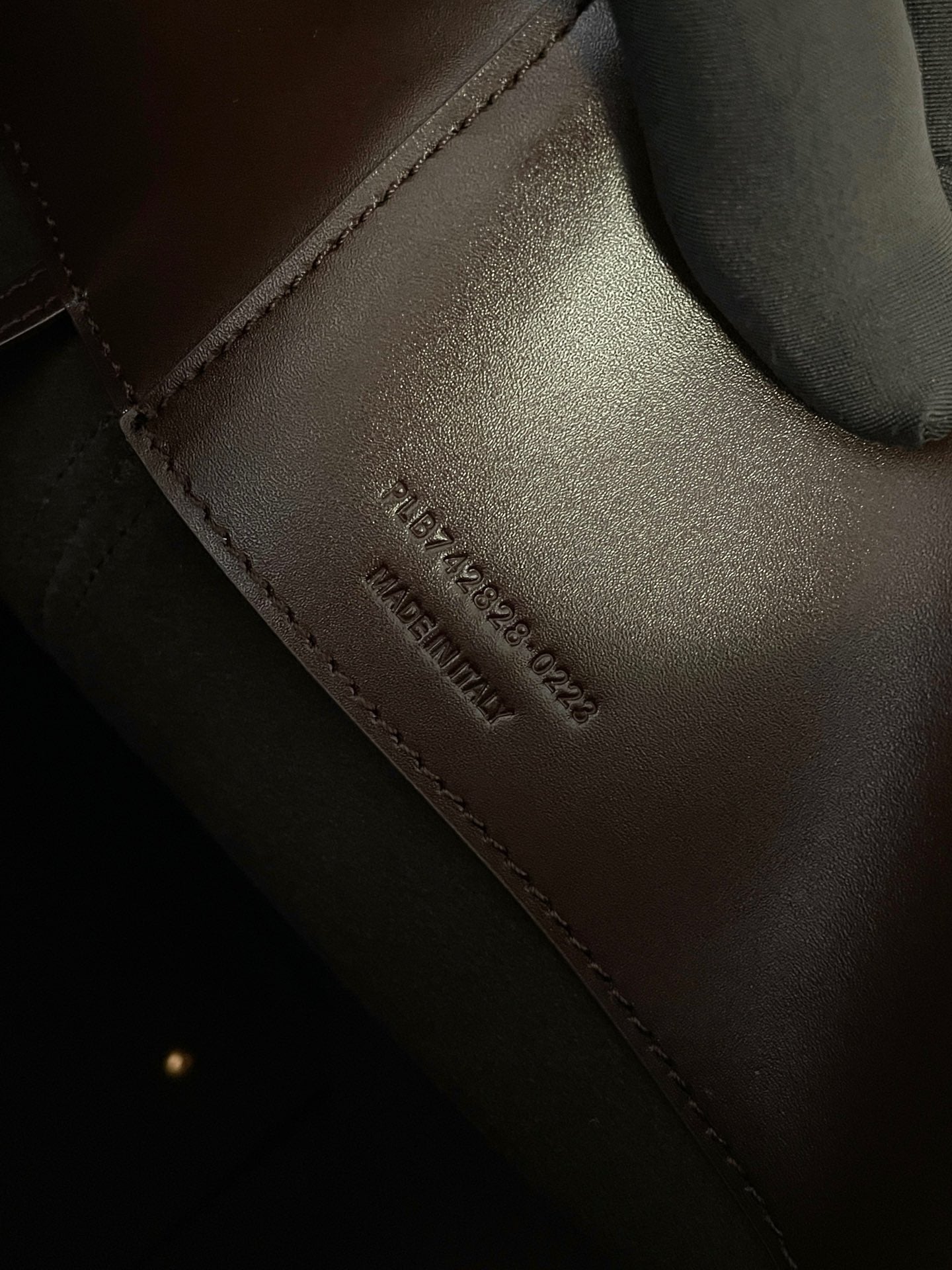 생로랑 LE 37 버킷백 미디움