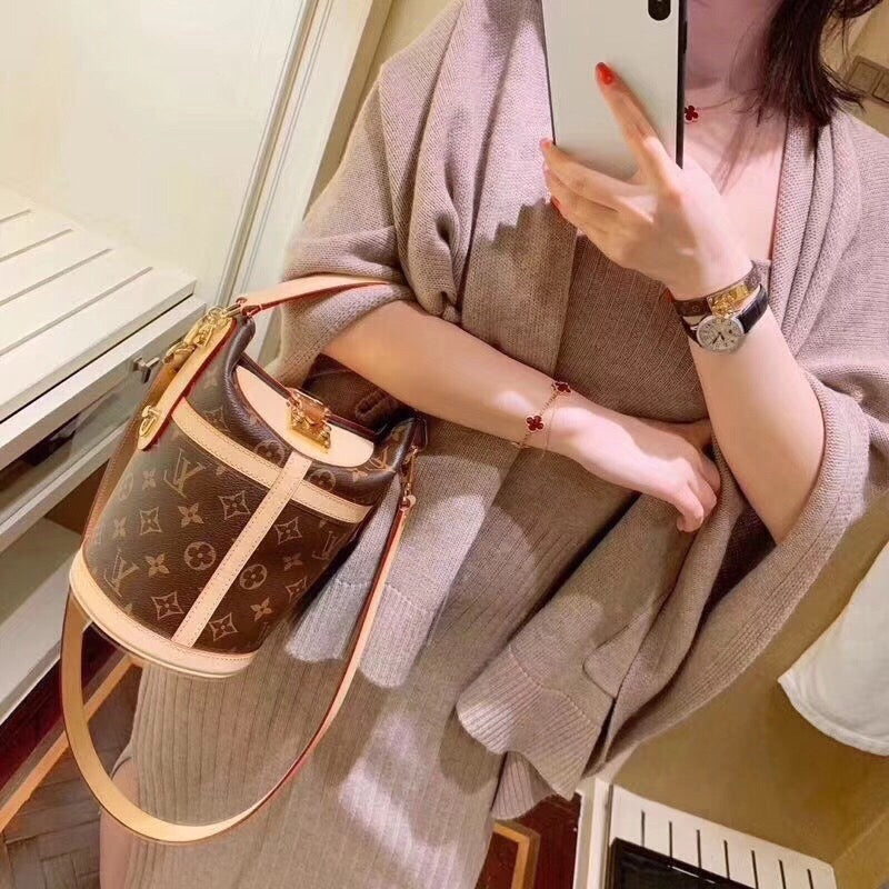 루이비통 더플백 PM