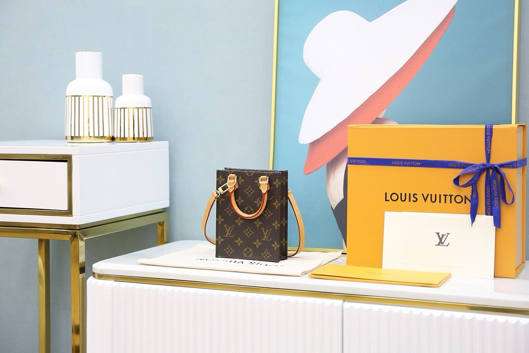 루이비통 쁘띠 삭 플라 크로스백