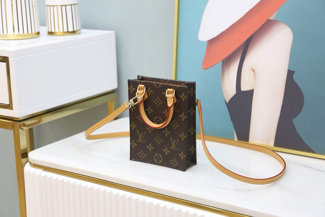 루이비통 쁘띠 삭 플라 크로스백