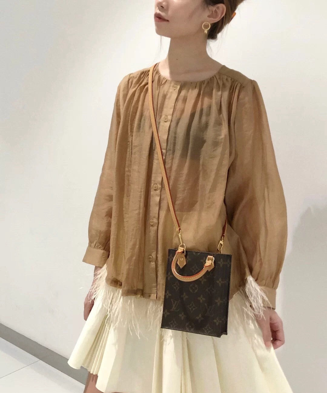 루이비통 쁘띠 삭 플라 크로스백