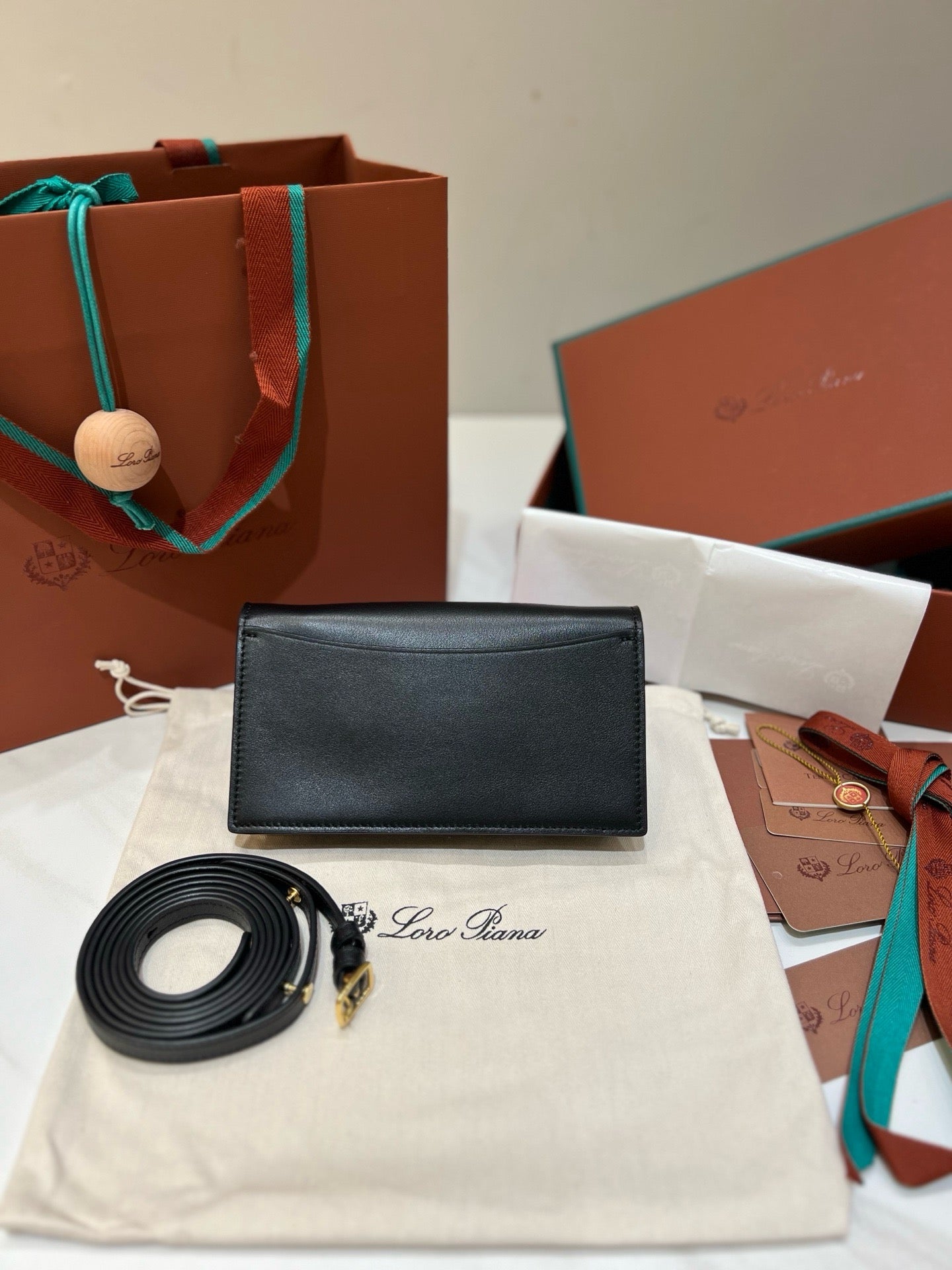 로로피아나 엑스트라 포쉐트 미니백