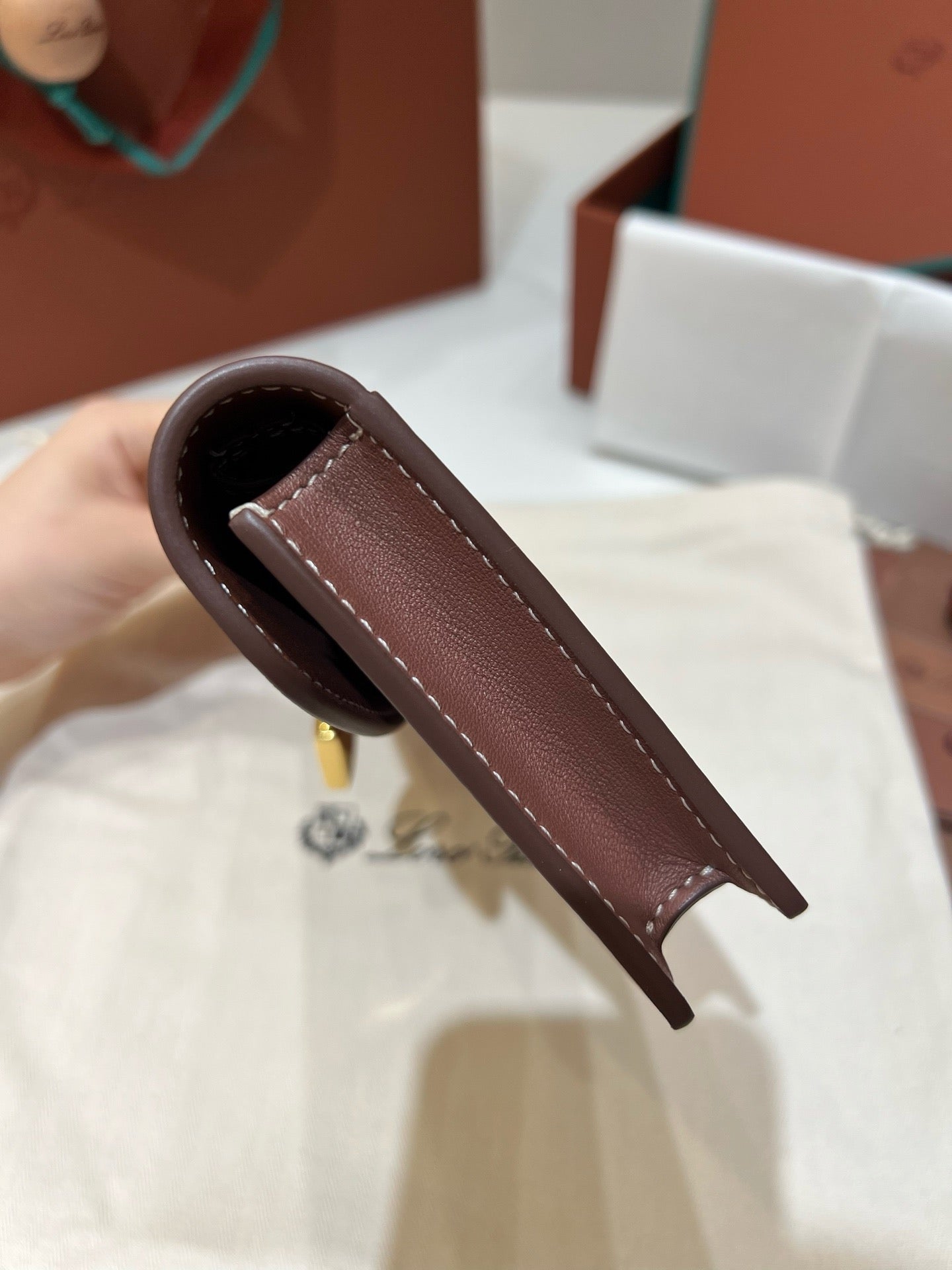 로로피아나 엑스트라 포쉐트 미니백