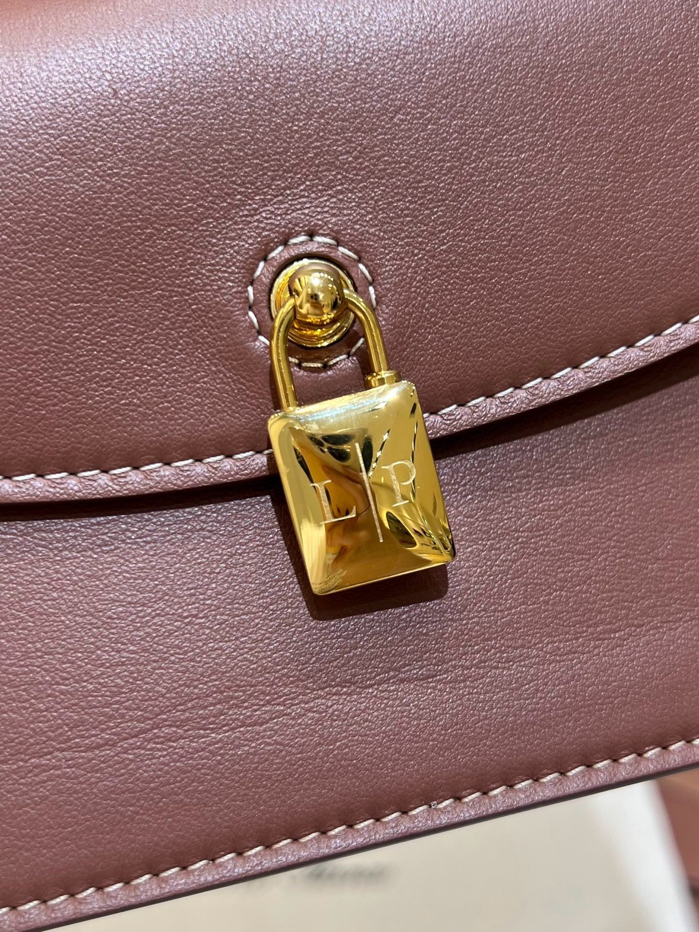 로로피아나 엑스트라 포쉐트 미니백