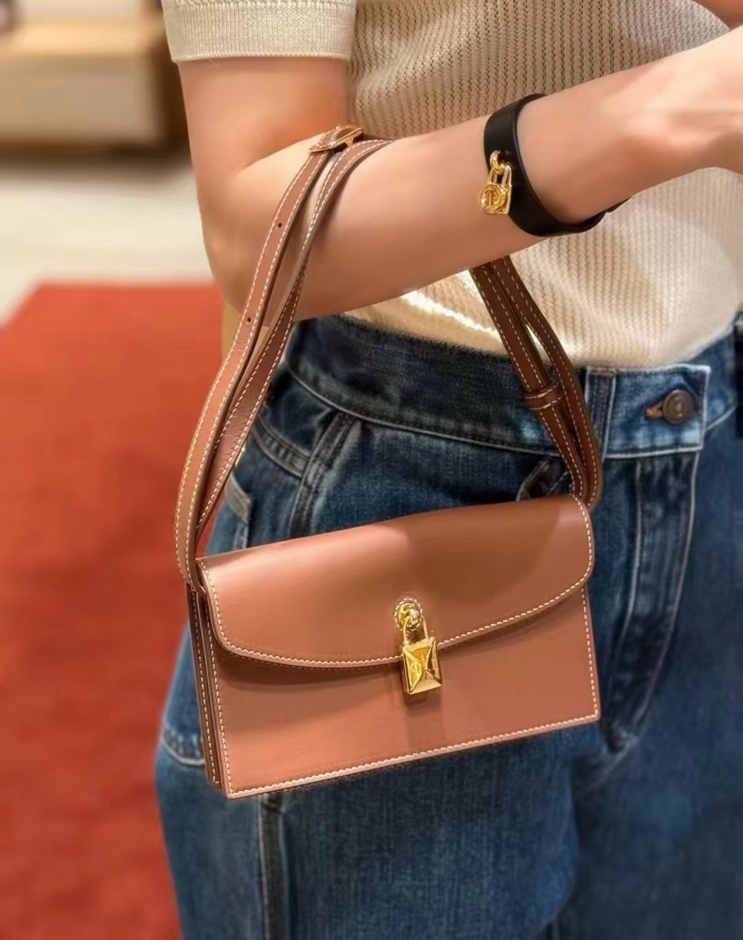 로로피아나 엑스트라 포쉐트 미니백