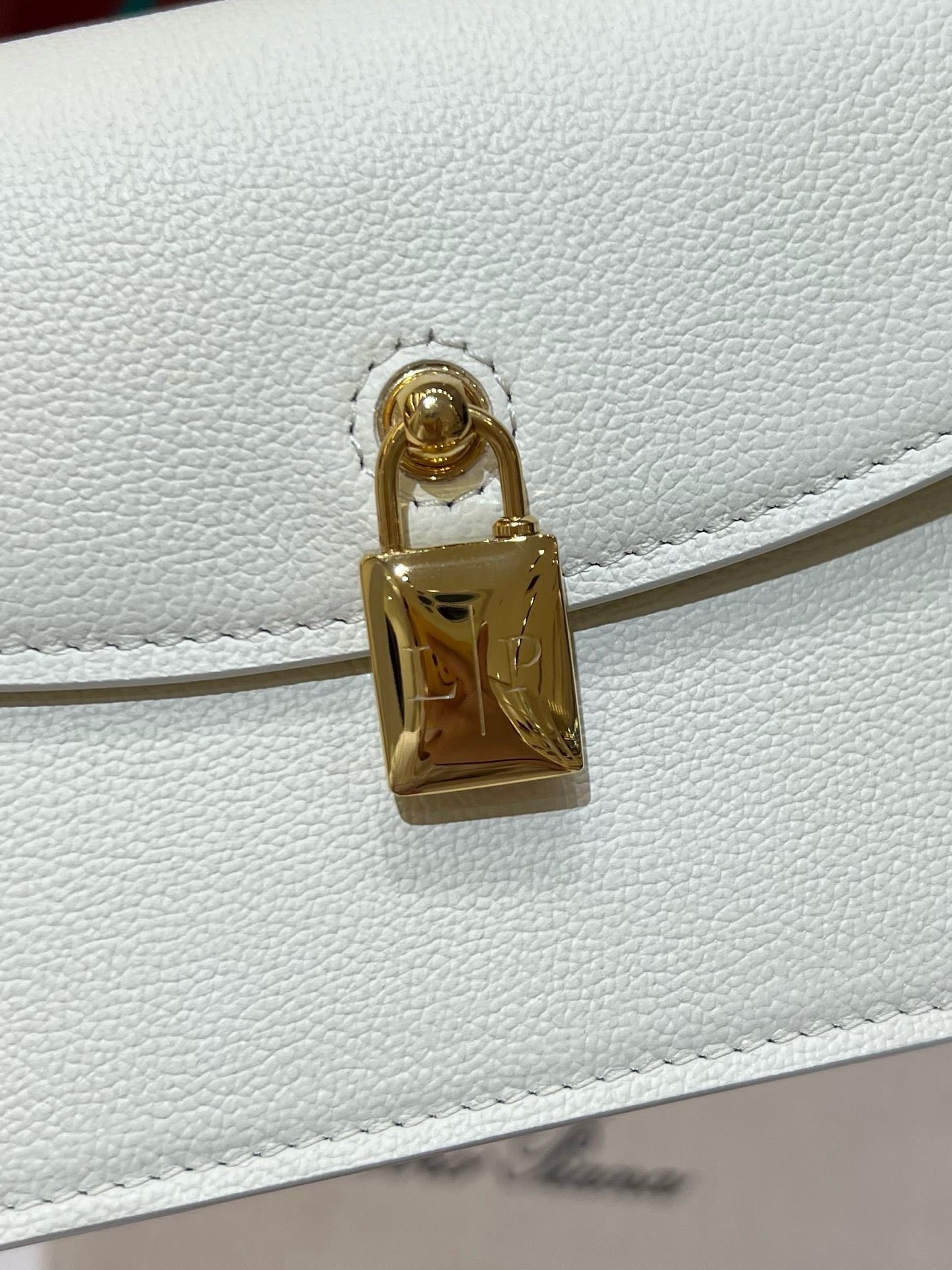 로로피아나 엑스트라 포쉐트 미니백