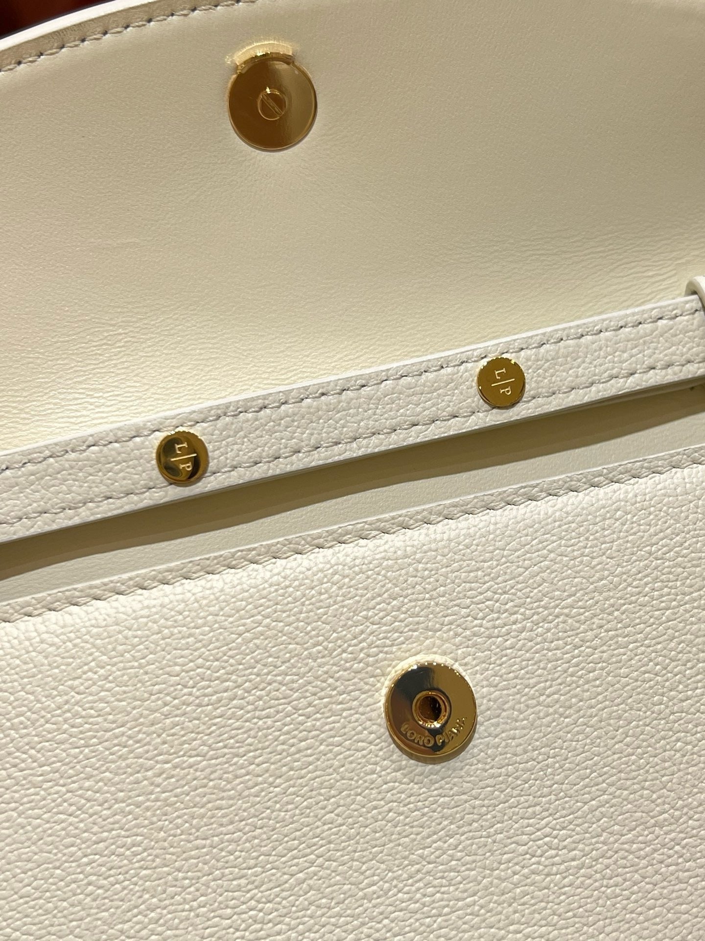 로로피아나 엑스트라 포쉐트 미니백