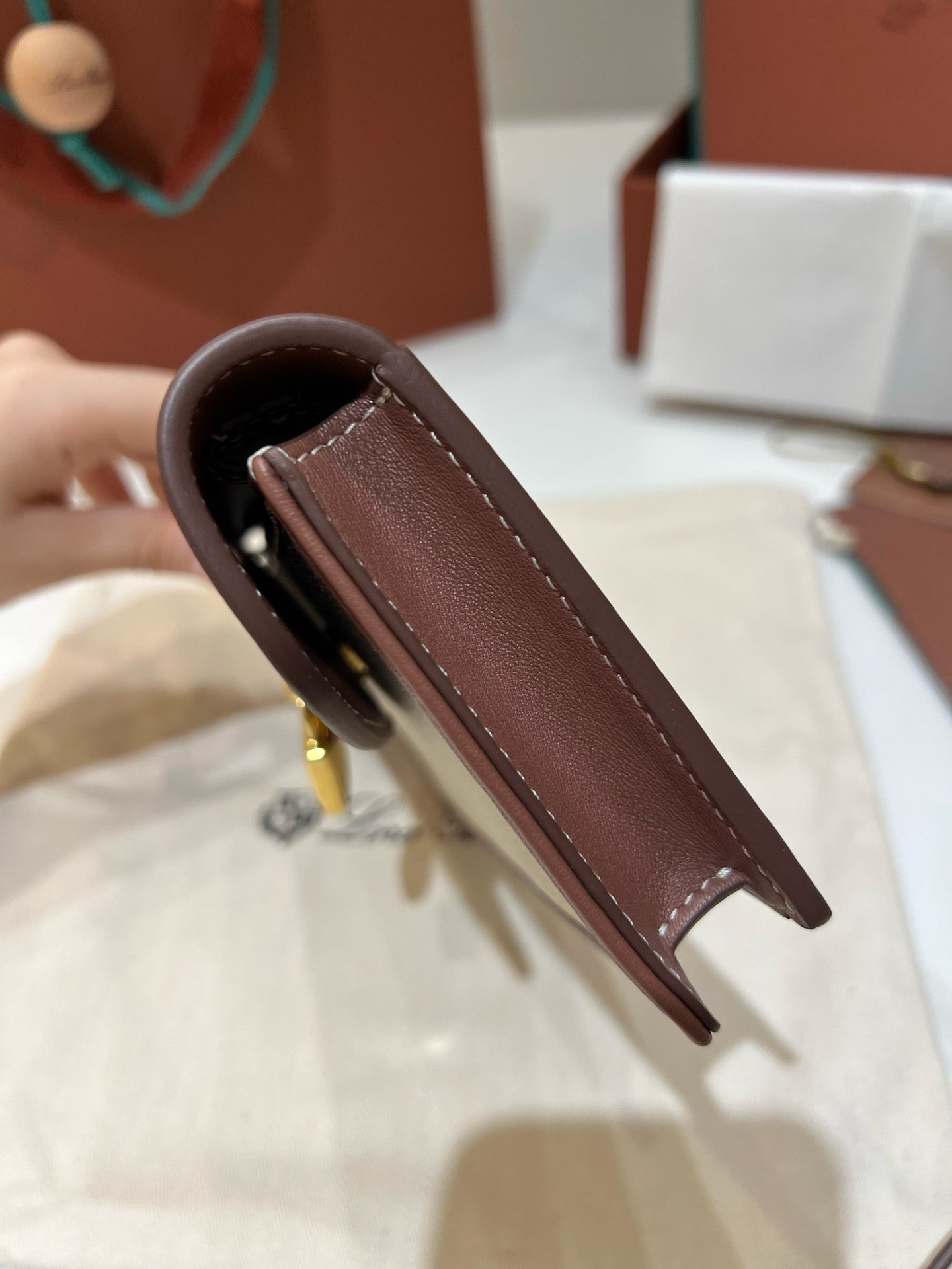 로로피아나 엑스트라 포쉐트 미니백