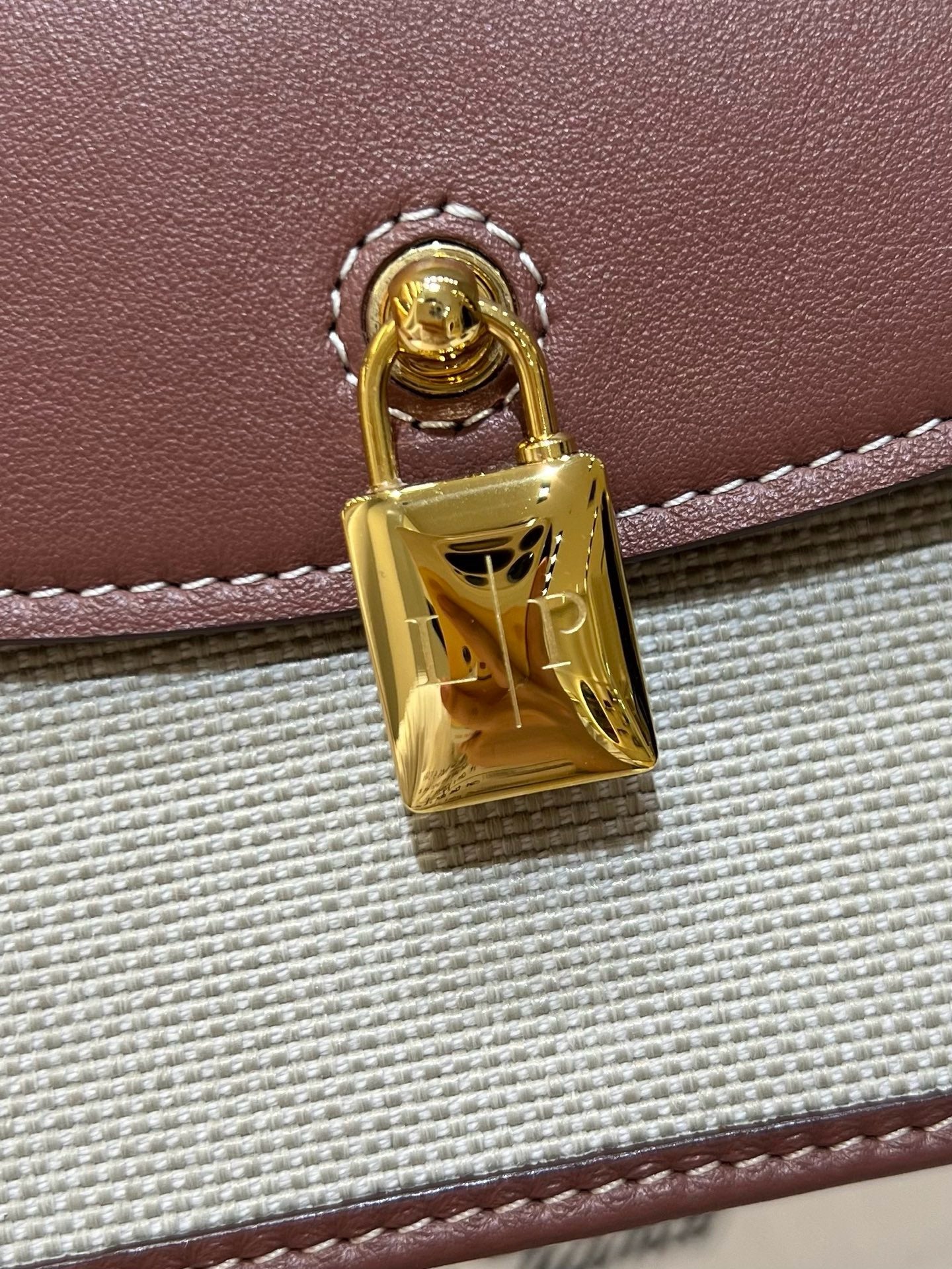 로로피아나 엑스트라 포쉐트 미니백