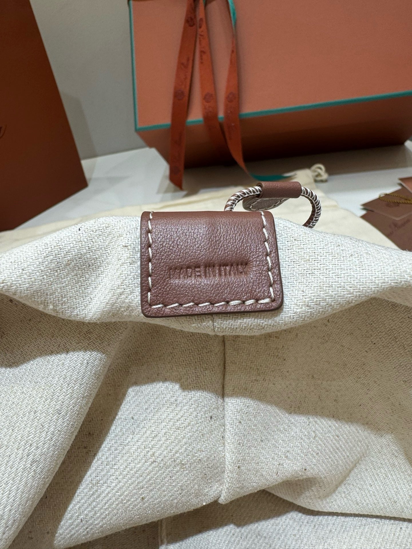 로로피아나 보빈 토트백 코튼