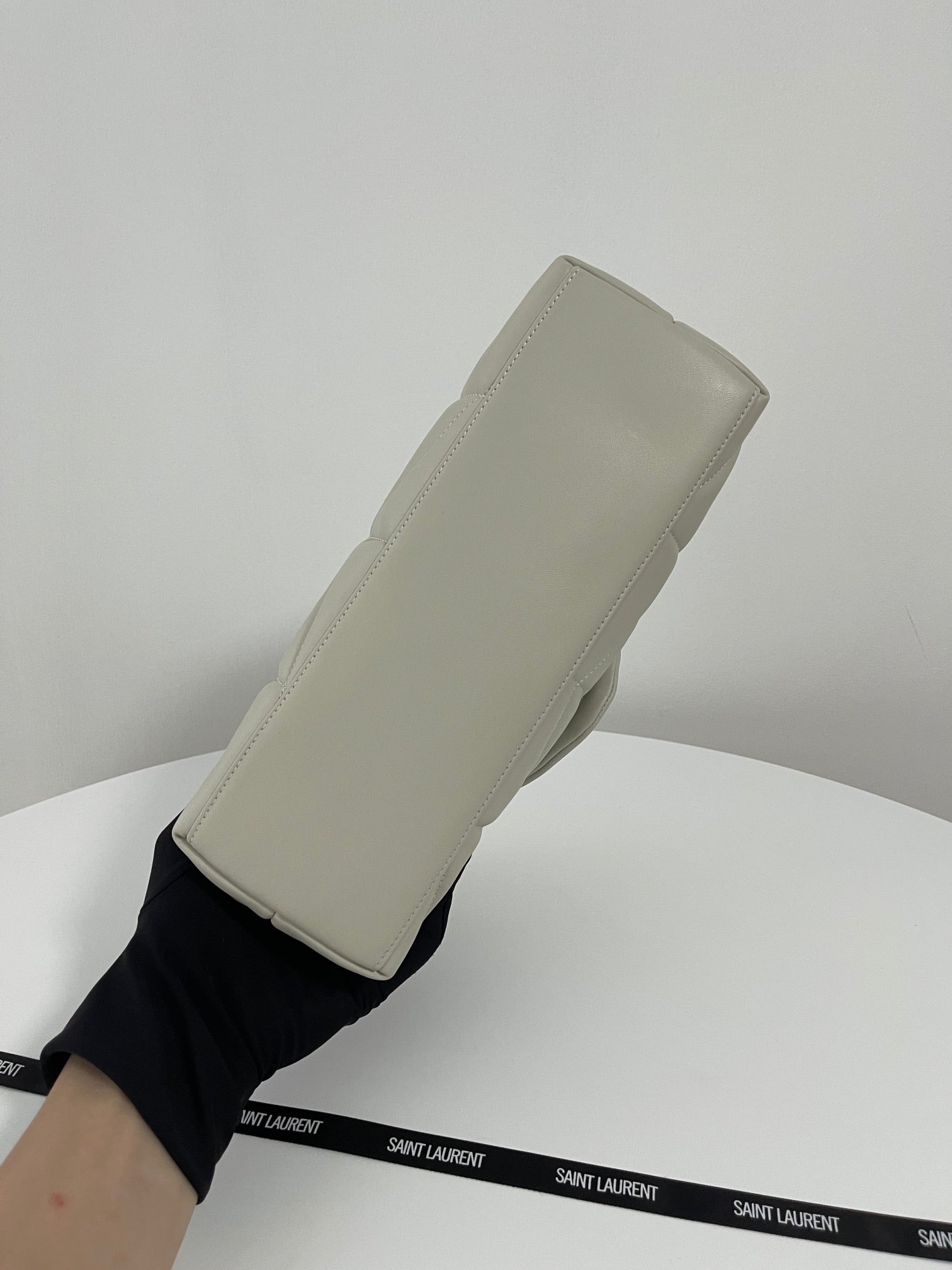 생로랑 루루 푸퍼백 스몰 (아이보리)